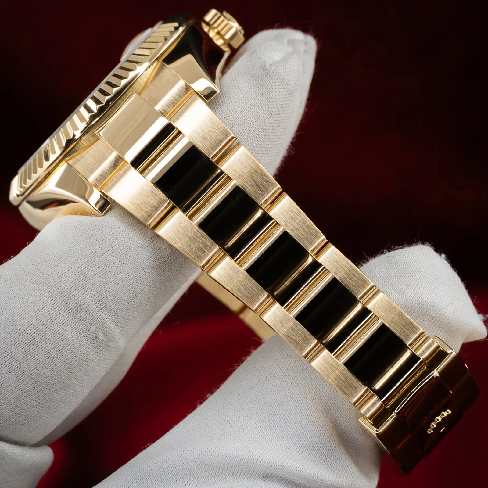 rolex-skydweller-yellow-gold-silver-roman-the-stellaris-collection.17.jpg