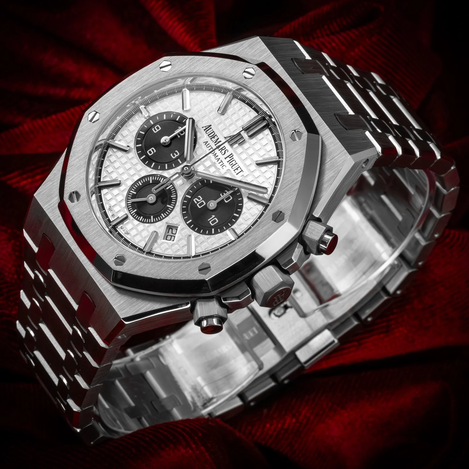 audemars-piguet-royal-oak-chronograph-panda-dial-26331ST-the-stellaris-collection.10.jpg