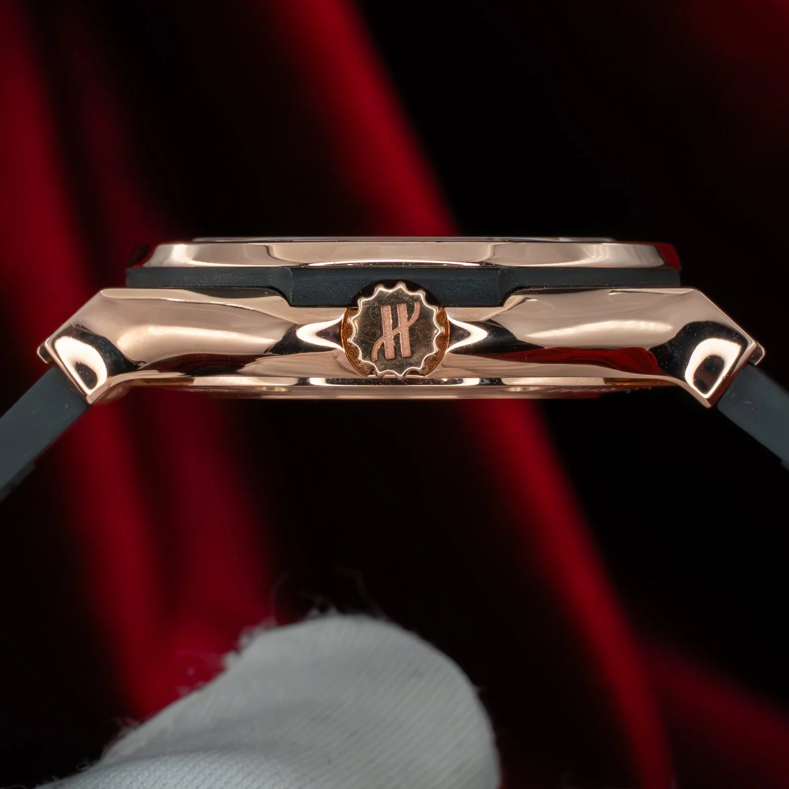 hublot-classic-fusion-quartz-rose-gold-diamond-the-stellaris-collection.14.jpg