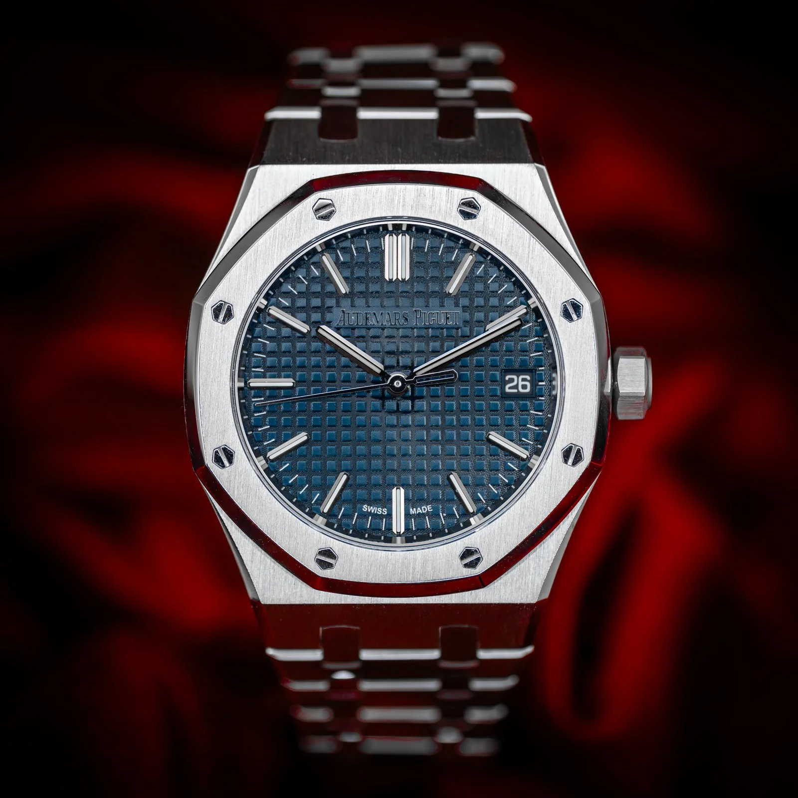 audemars-piguet-royal-oak-37mm-blue-dial-15550ST.OO.1356ST.06-the-stellaris-collection.01.jpg