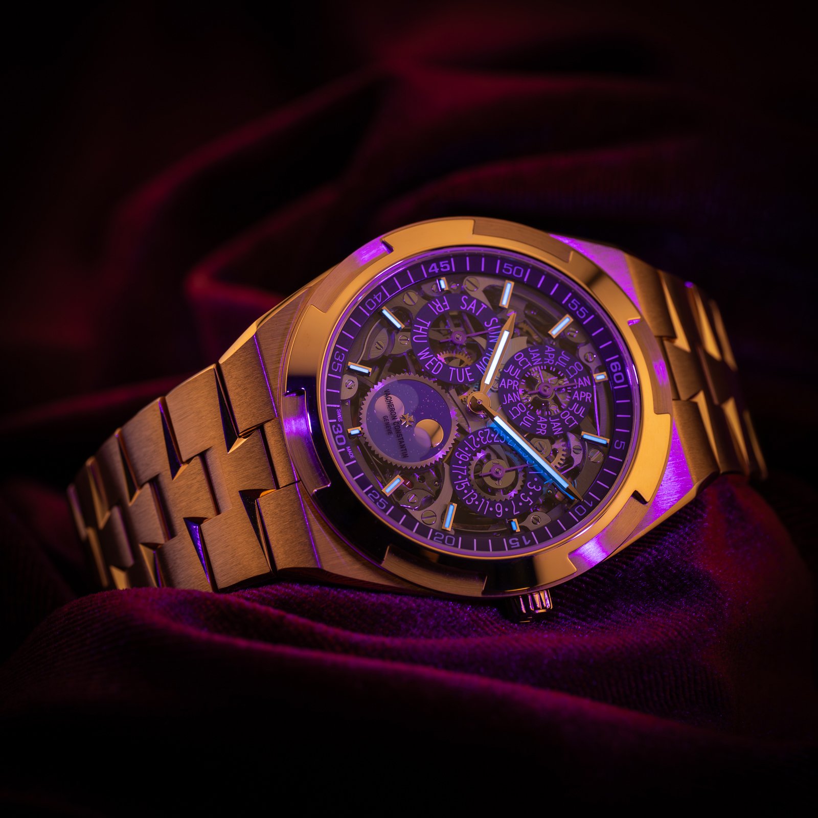 VacheronConstantinOverseasRoseGoldPerpetual.06.jpg