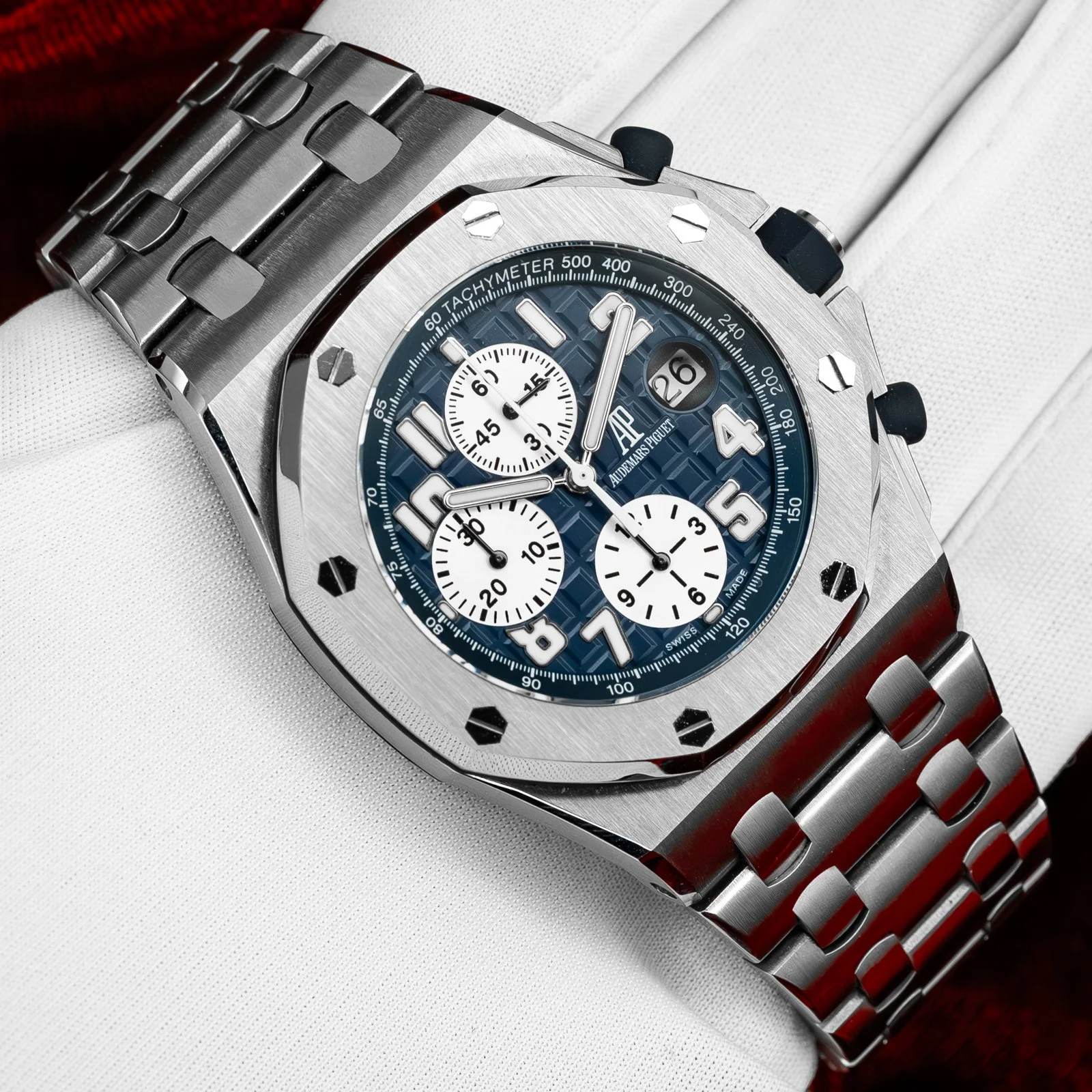 audemars-piguet-royal-oak-offshore-chrono-blue-beast-25721st-the-stellaris-collection.12.jpg
