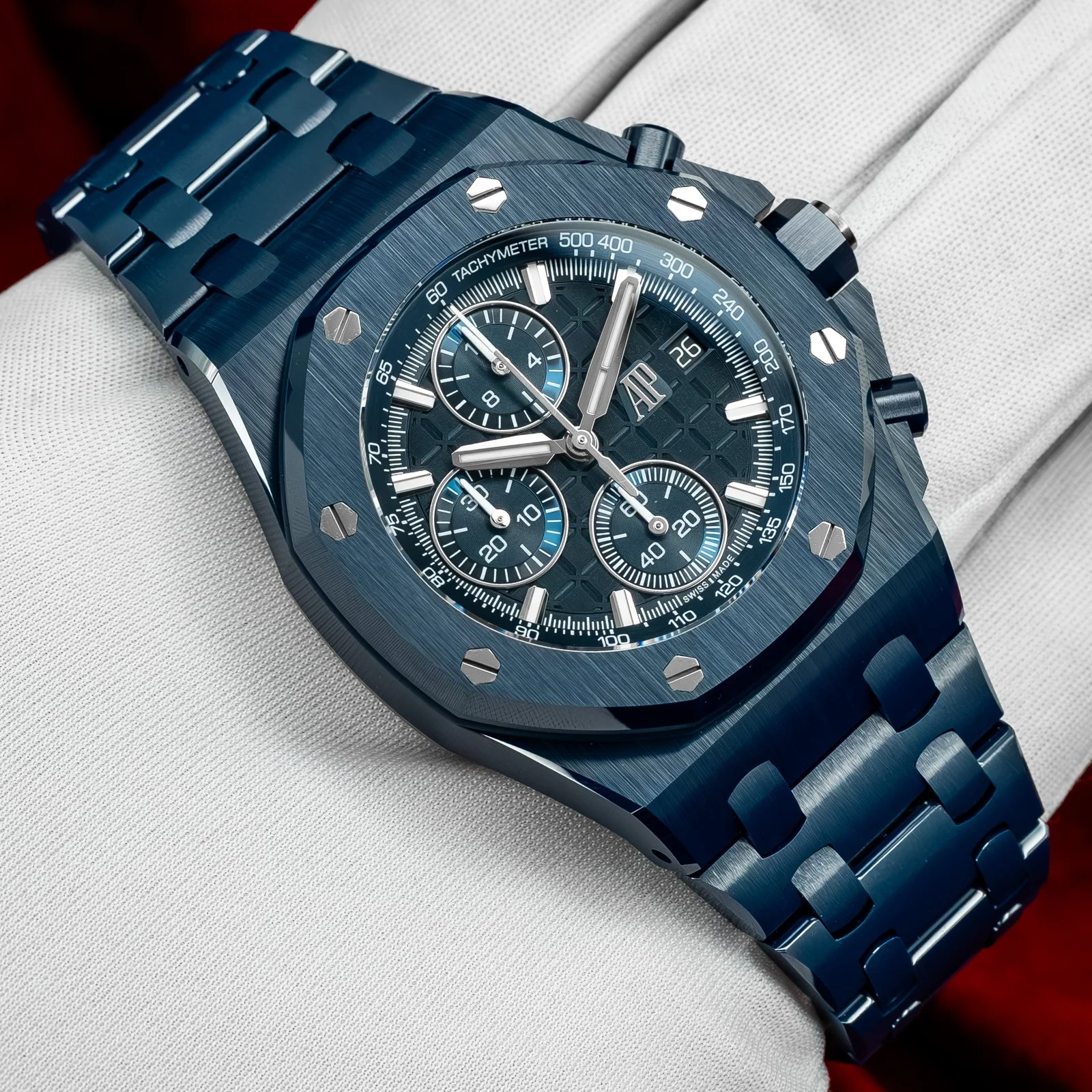 audemars-piguet-royal-oak-offshore-beast-bleu-nuit-nuage-50-26238cd-the-stellaris-collection.13.jpg