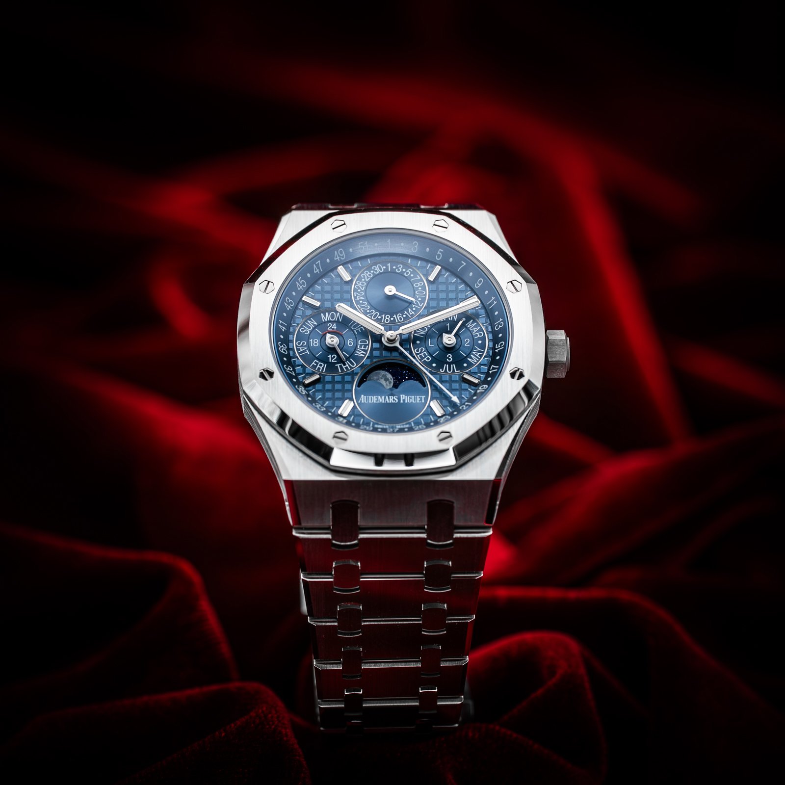 audemars-piguet-royal-oak-perpetual-calendar-26674st-blue-dial.06.jpg