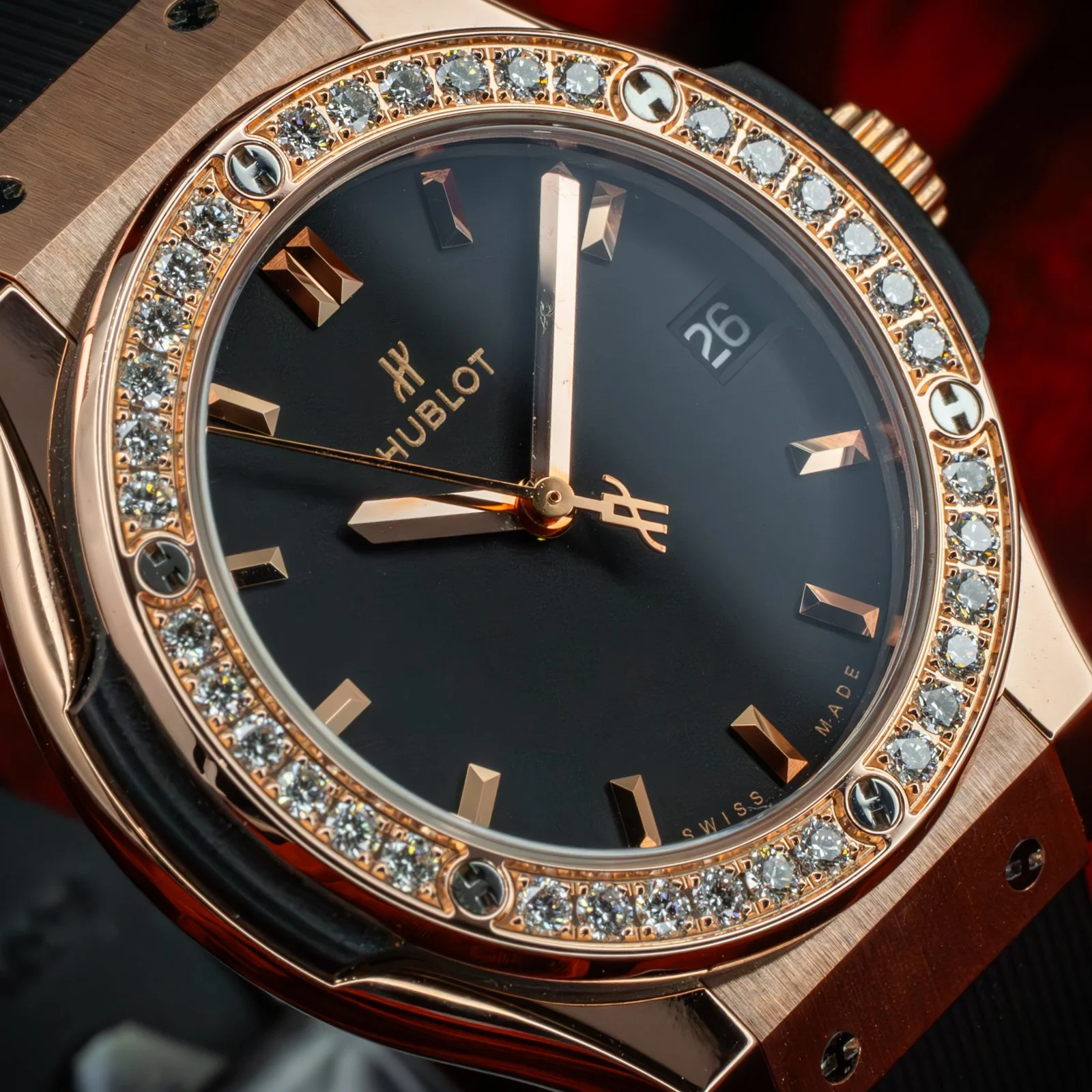 hublot-classic-fusion-quartz-rose-gold-diamond-the-stellaris-collection.09.jpg