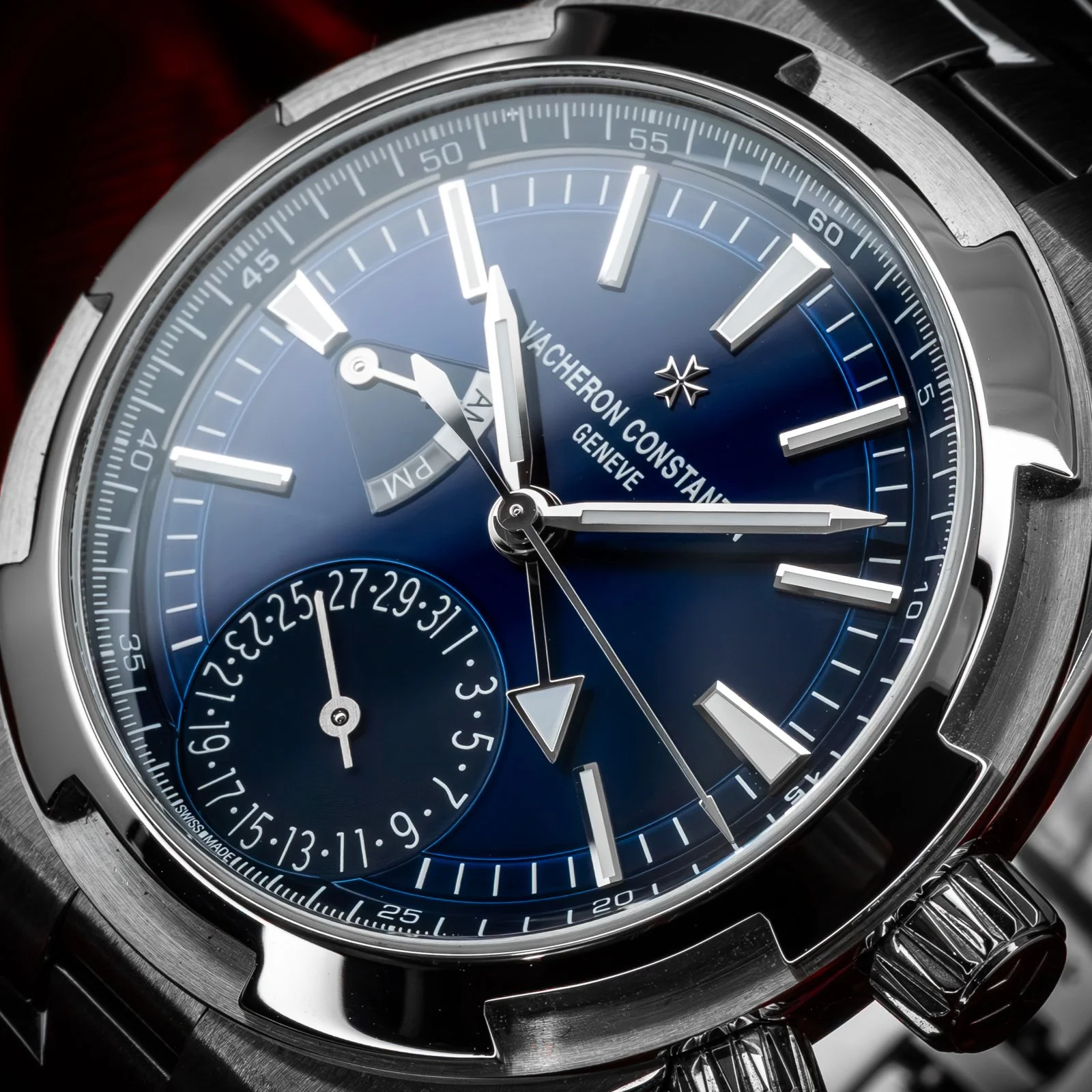vacheron-constantin-overseas-dual-time-blue-dial7920v-the-stellaris-collection.11.jpg