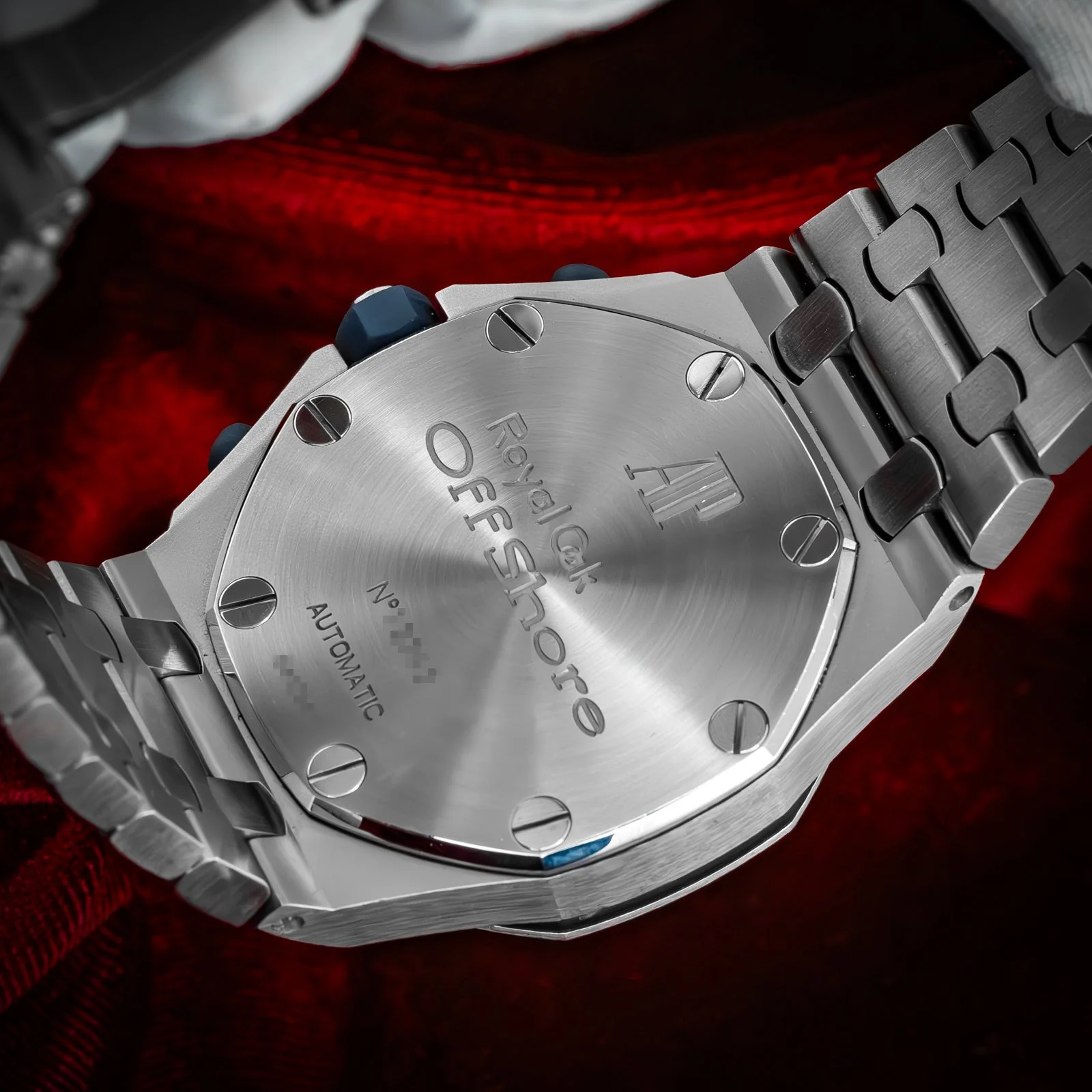 audemars-piguet-royal-oak-offshore-chrono-blue-beast-25721st-the-stellaris-collection.17.jpg