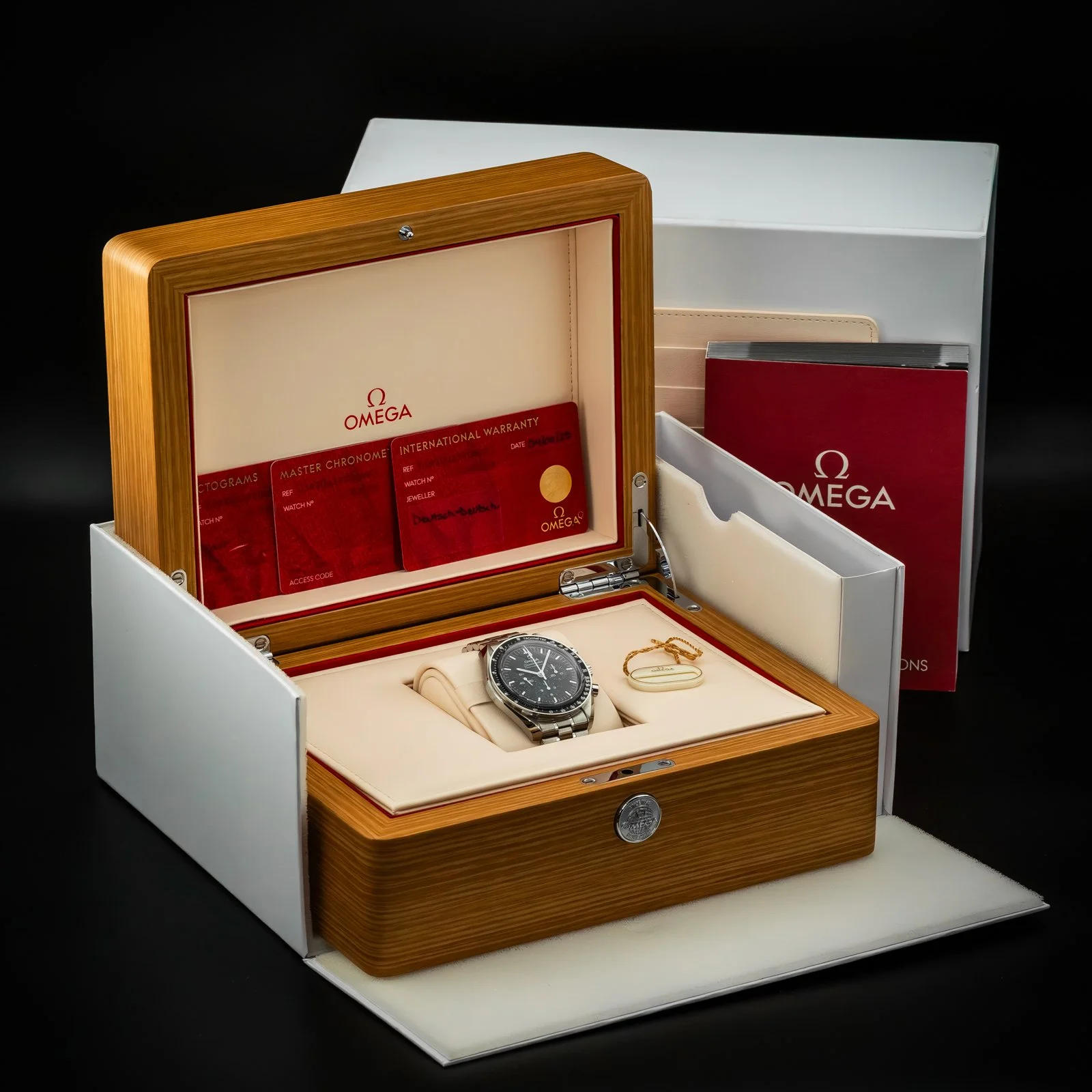omega-speedmaster-professional-moonwatch-310.30.42.50.01.002-the-stellaris-collection.01.jpg