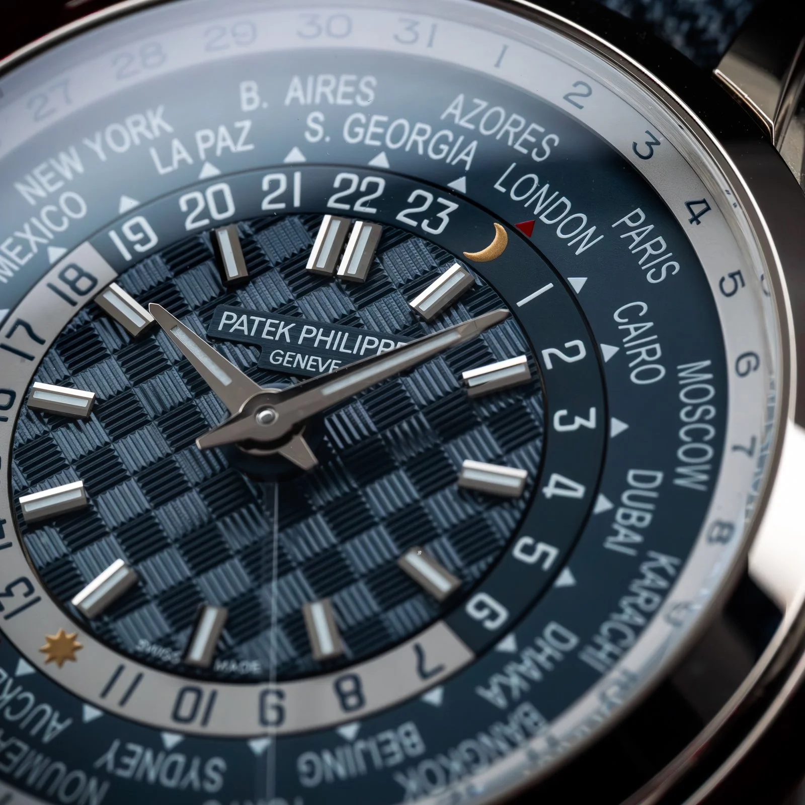 patek-philippe-world-time-date-complications-blue-dial-white-gold-5330g-001-the-stellaris-collection.15.jpg