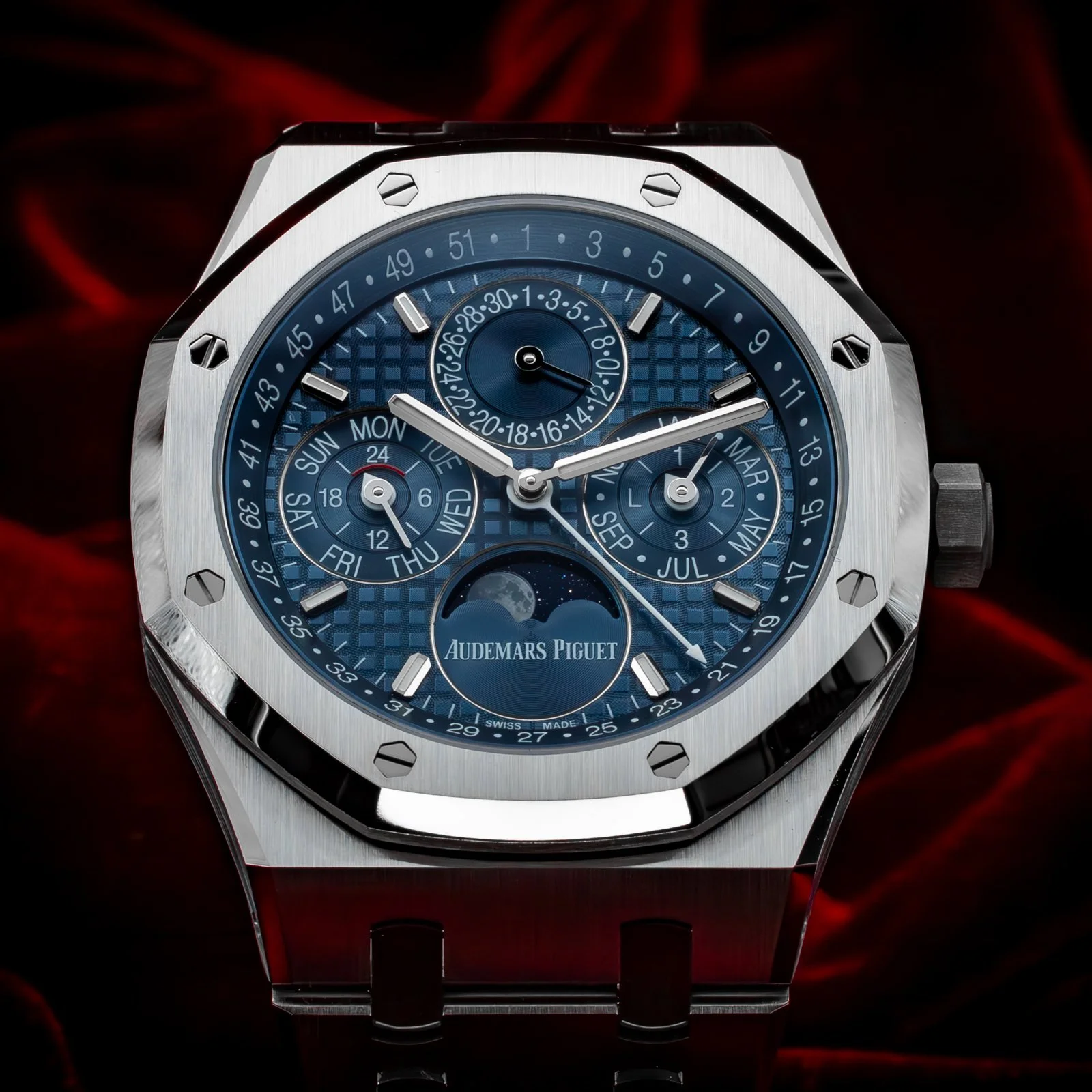 audemars-piguet-royal-oak-perpetual-calendar-26674st-blue-dial.07.jpg