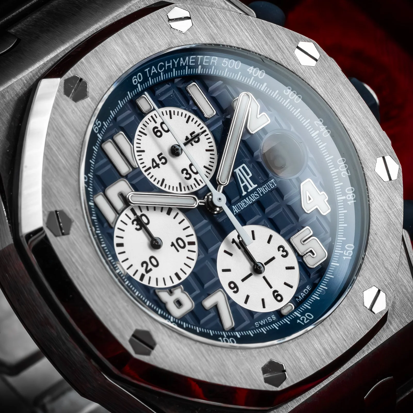 audemars-piguet-royal-oak-offshore-chrono-blue-beast-25721st-the-stellaris-collection.08.jpg