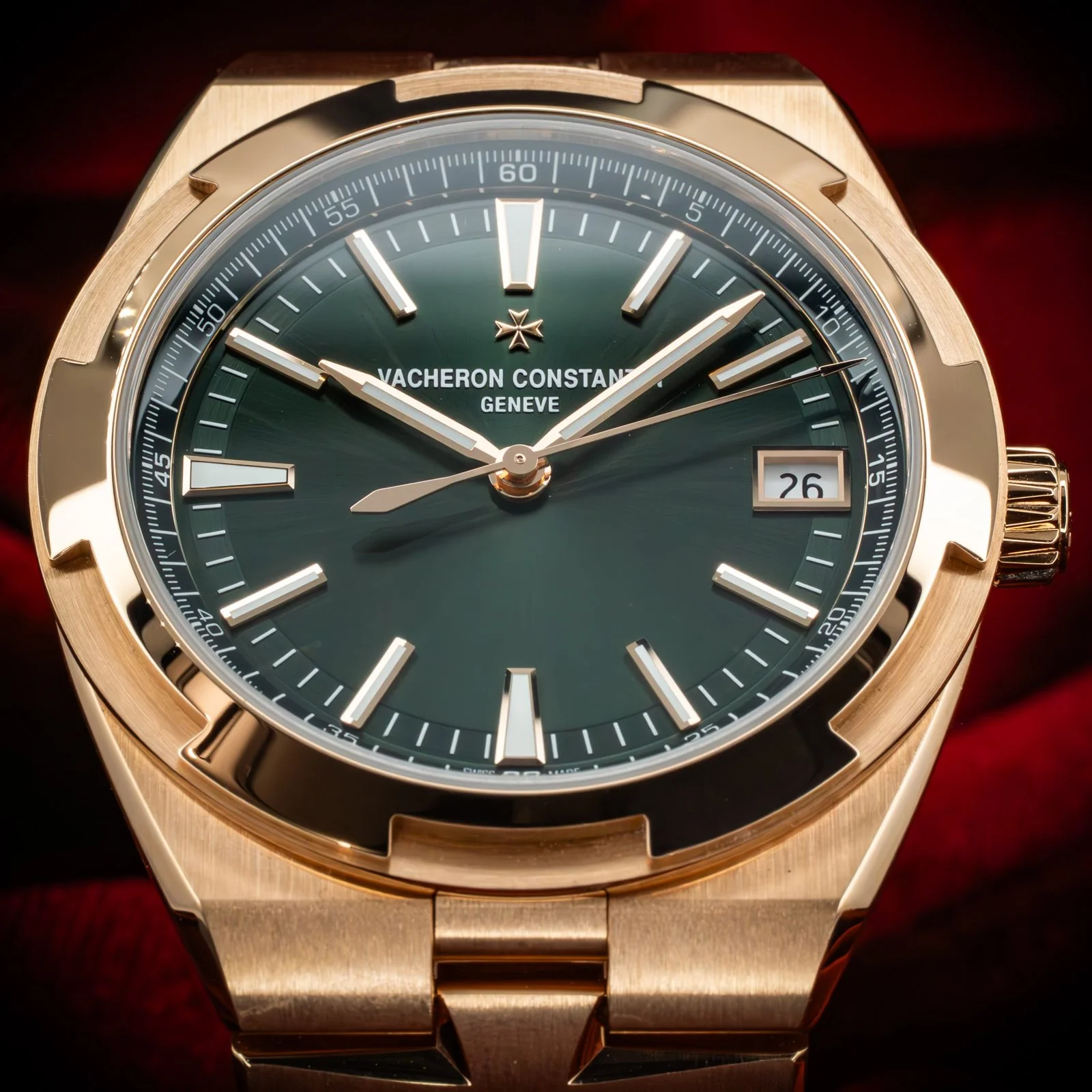 vacheron-constantin-overseas-rose-gold-green-dial-4520V-the-stellaris-collection.07.jpg