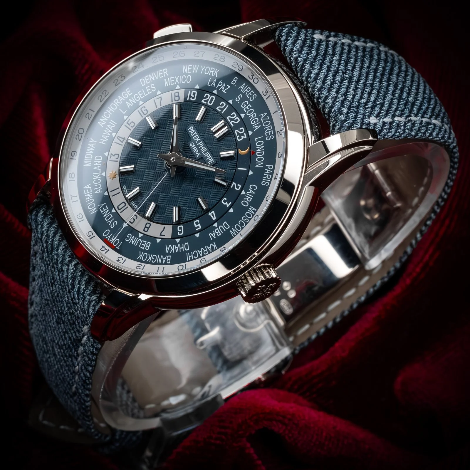 patek-philippe-world-time-date-complications-blue-dial-white-gold-5330g-001-the-stellaris-collection.08.jpg