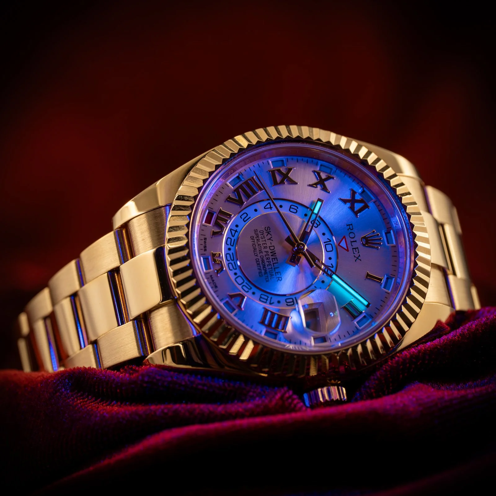 rolex-skydweller-yellow-gold-silver-roman-the-stellaris-collection.07.jpg
