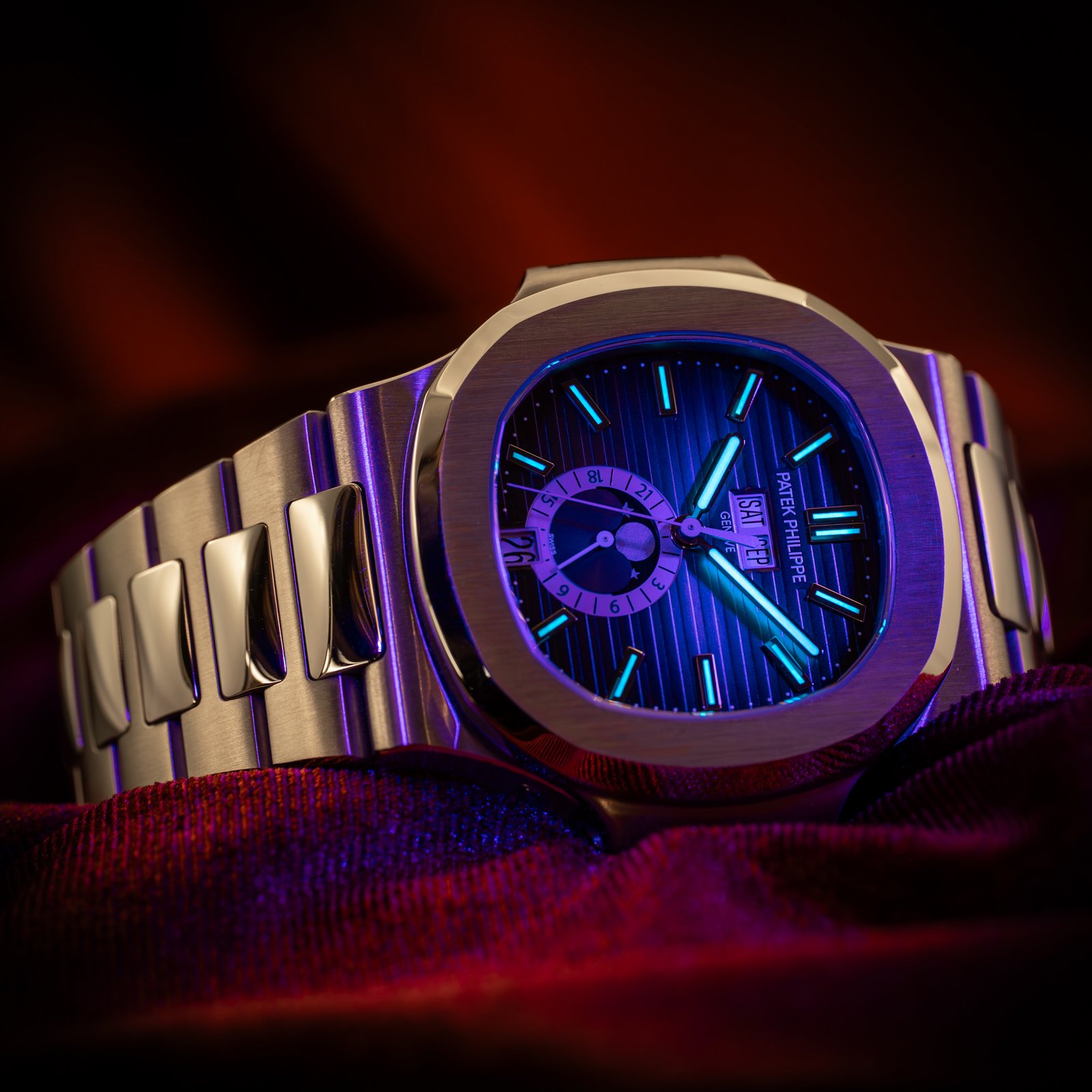 patek-philippe-nautilus-annual-calendar-moon-phase-the-stellaris-collection.07.jpg
