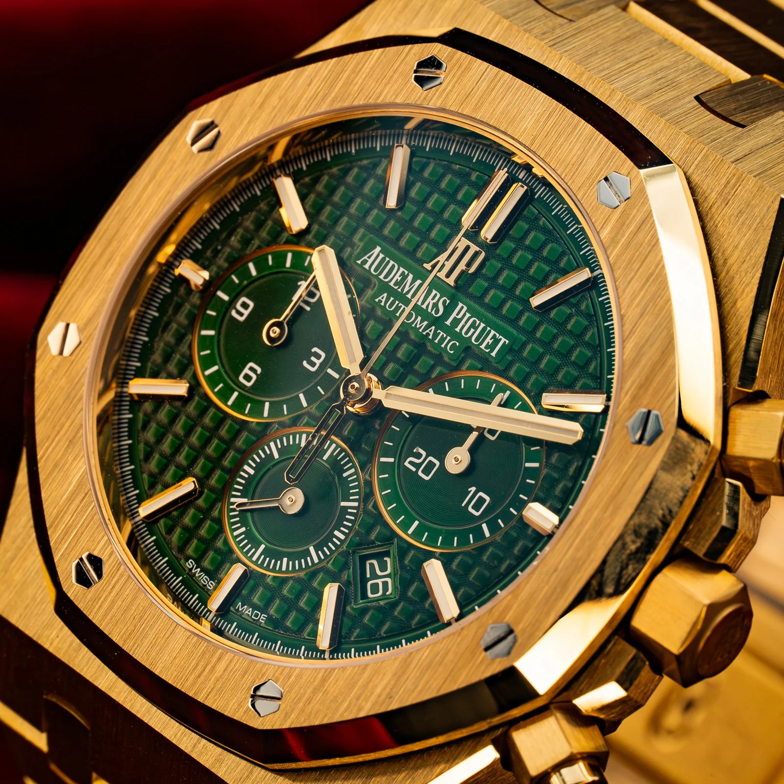 audemars-piguet-royal-oak-chronograph-41mm-yellow-gold-green-dial-26331BA.11.jpg