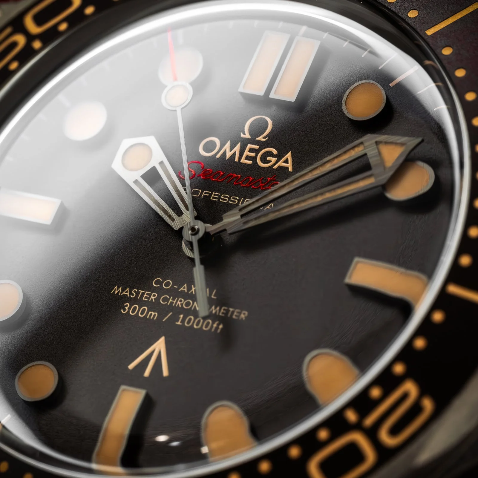 omega-seamaster-diver-300m-007-no-time-to-die-210.90.42.20.01.001-the-stellaris-collection.17.jpg