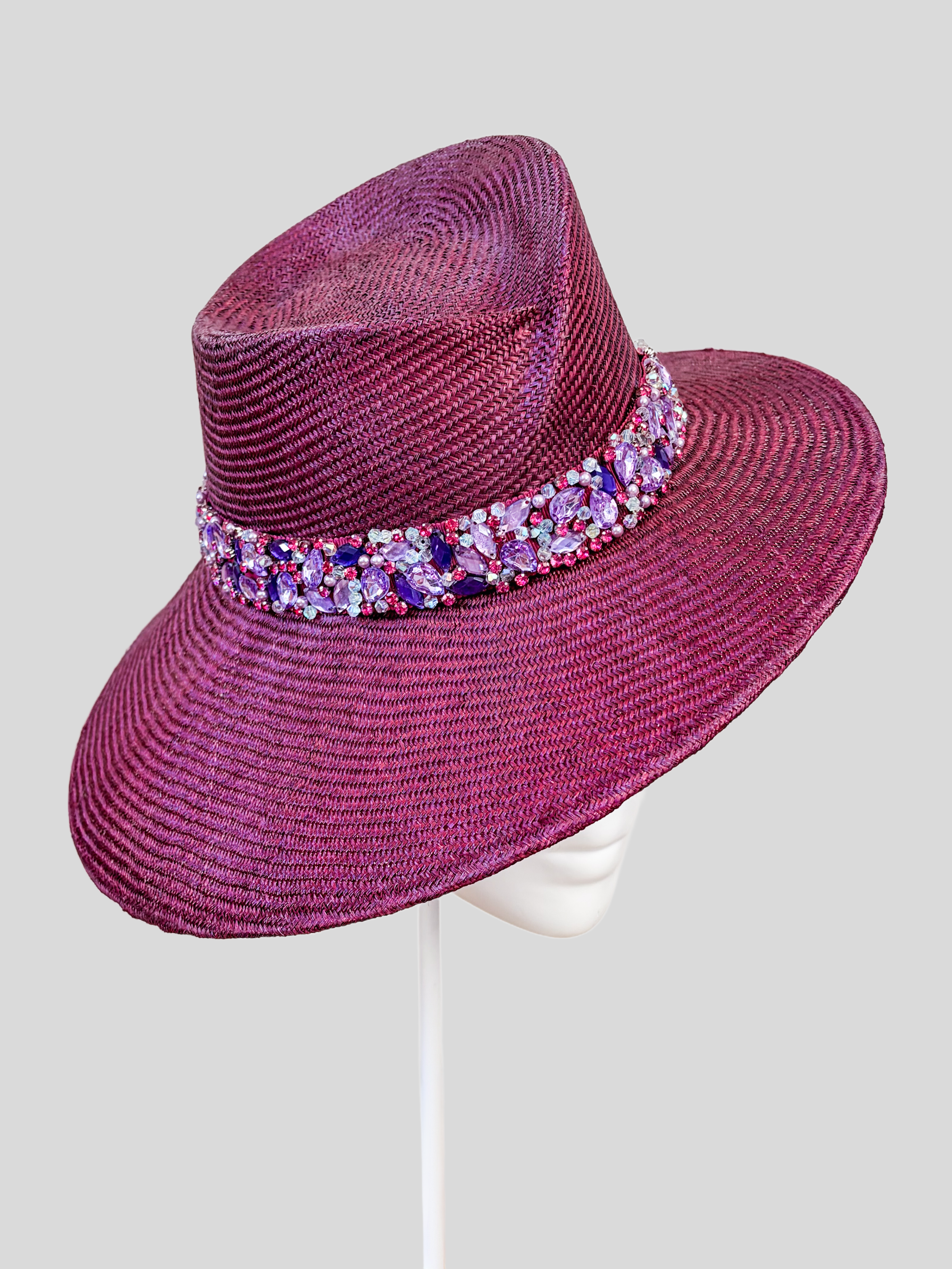 Close-up: Close-up of the hand-embellished purple beaded and crystal-style band on the MAISON Amethyst Parisisal fedora.