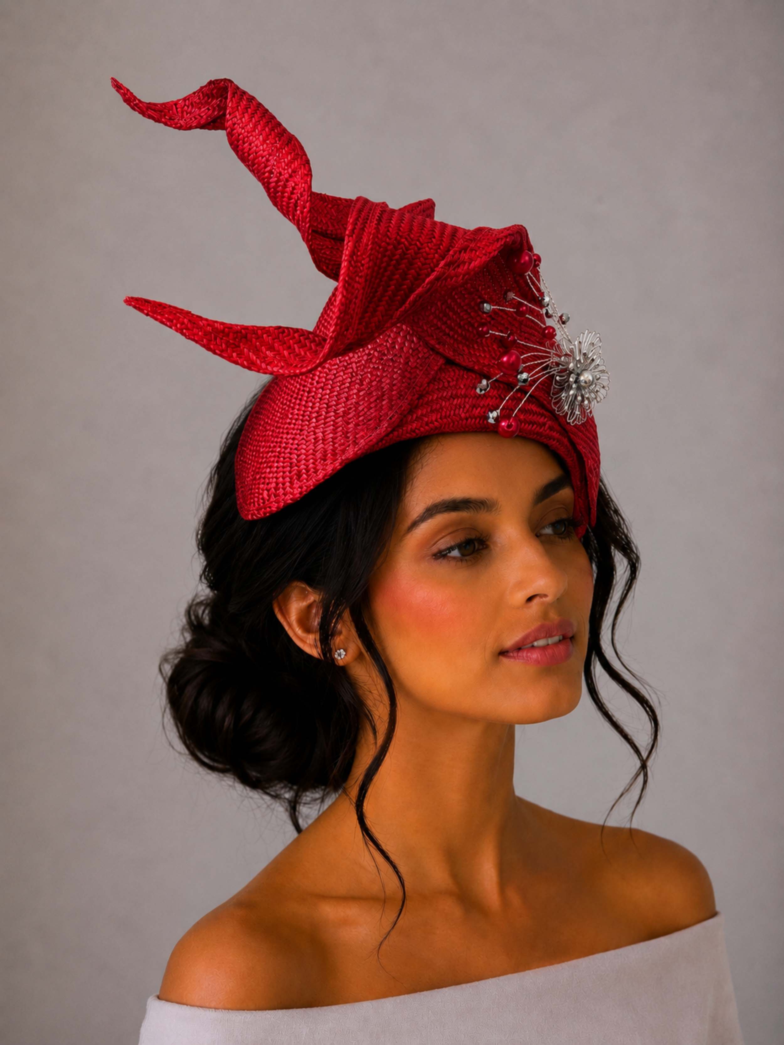 Model: SÉLÈNE Ruby Parisisal bandeau headband styled on a model, showcasing its sculptural profile and silver embellishment.