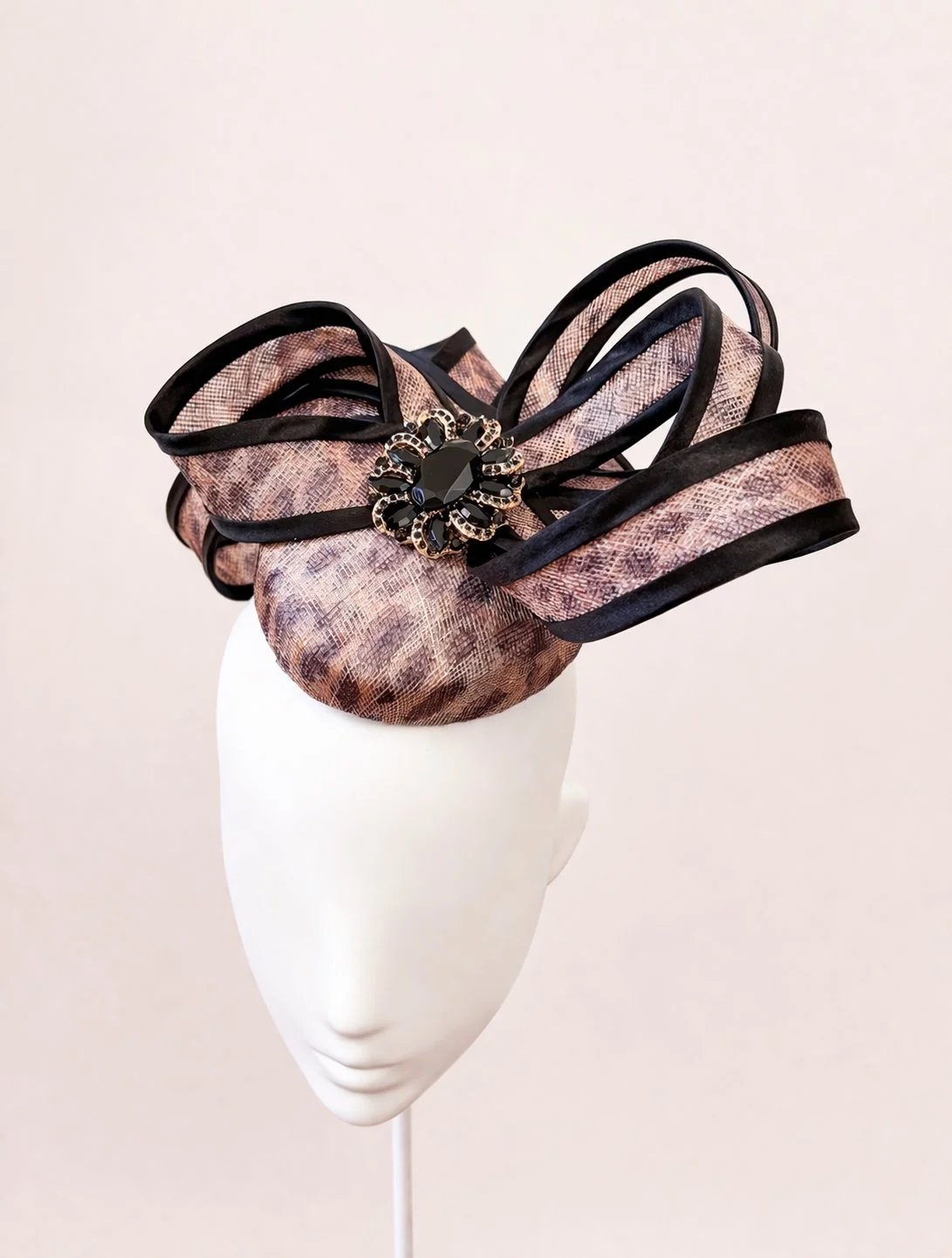 Elegant fascinator on mannequin head.JPEG