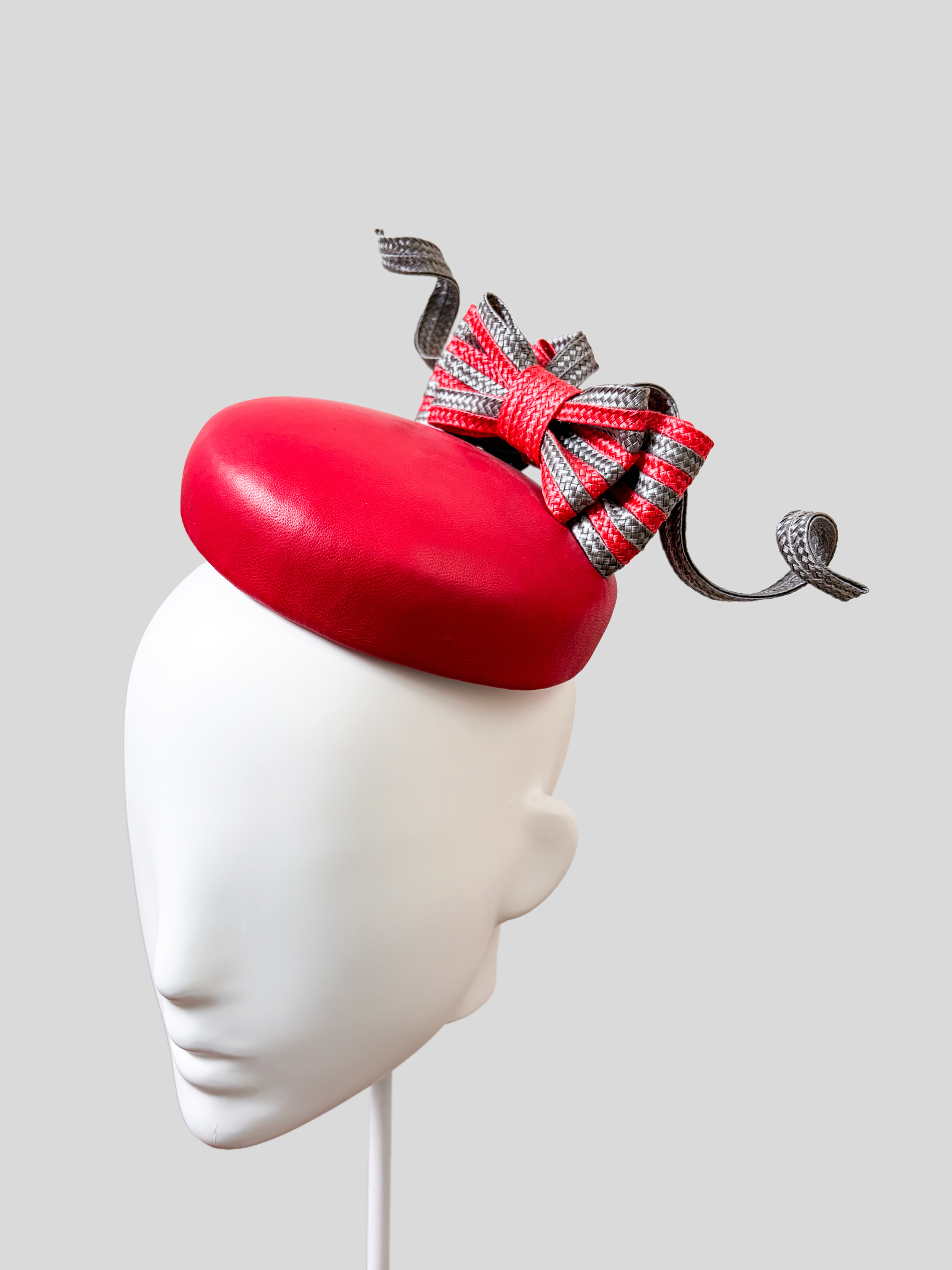 red-cocktail-fascinator-grey-bow-right-view.png