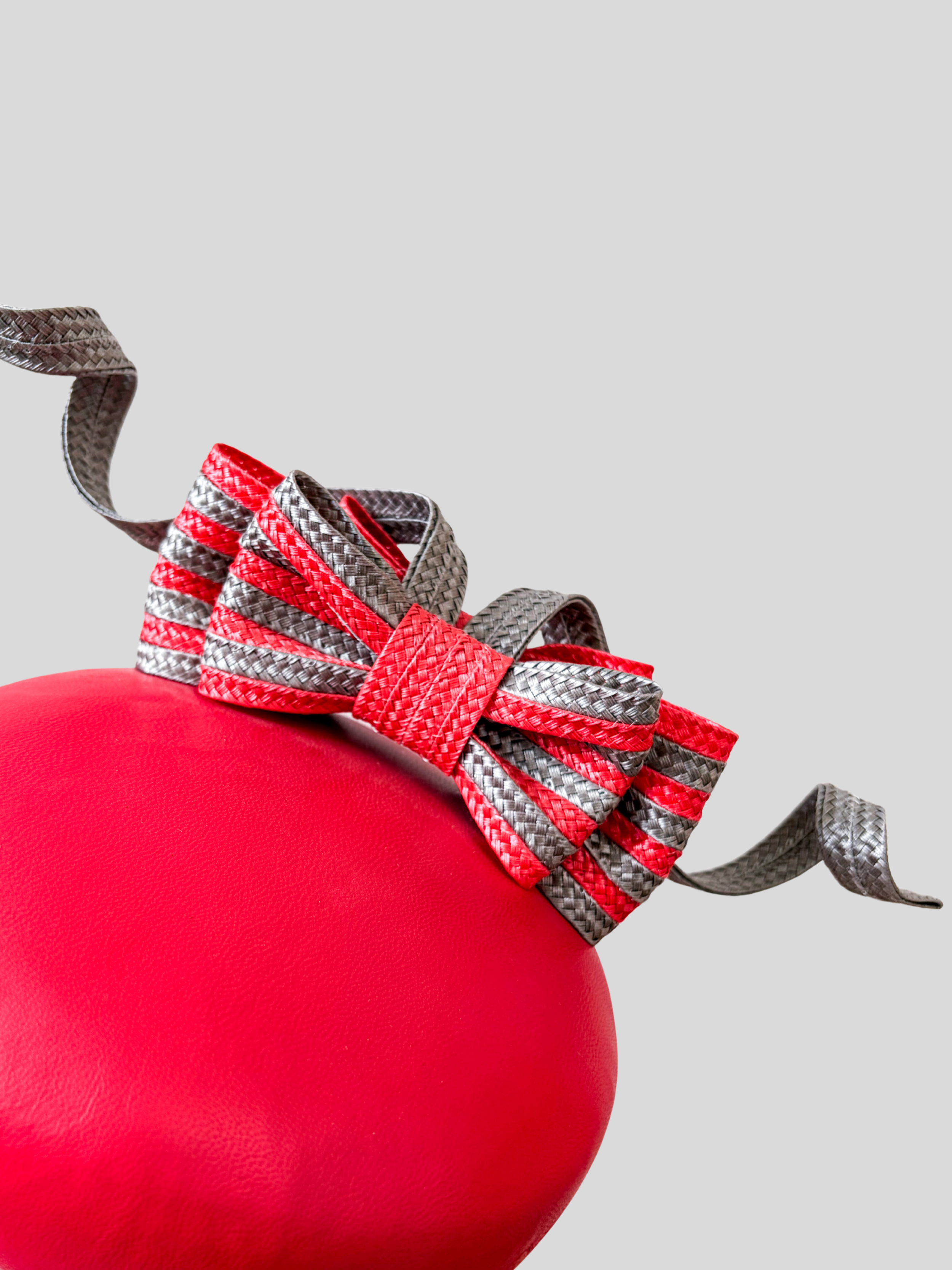 red-cocktail-fascinator-grey-bow-close-up-view.png