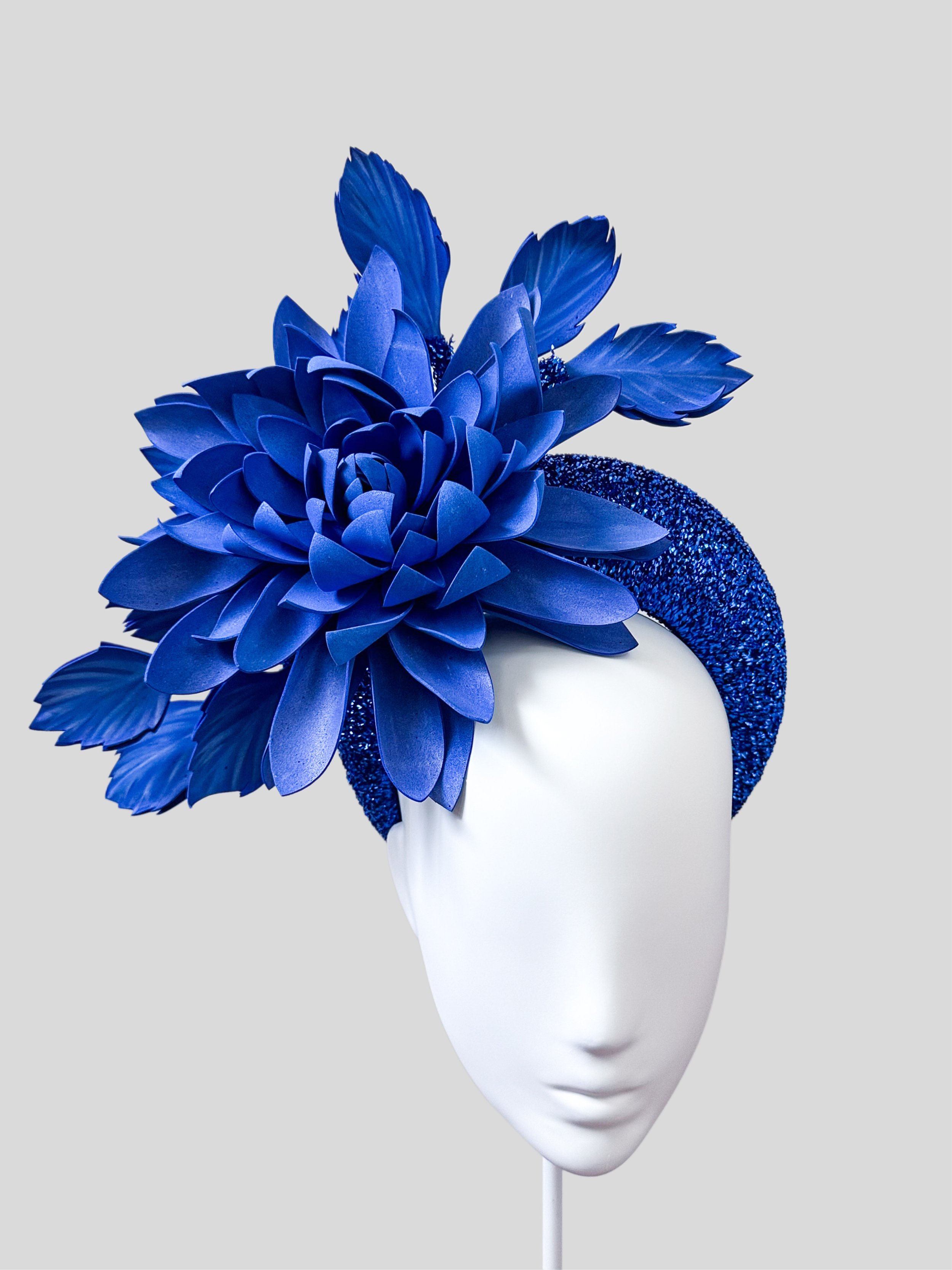 Front view of the stylish OcéanoAzul blue metallic halo headband, highlighting its modern design and vibrant blue flower accent.
