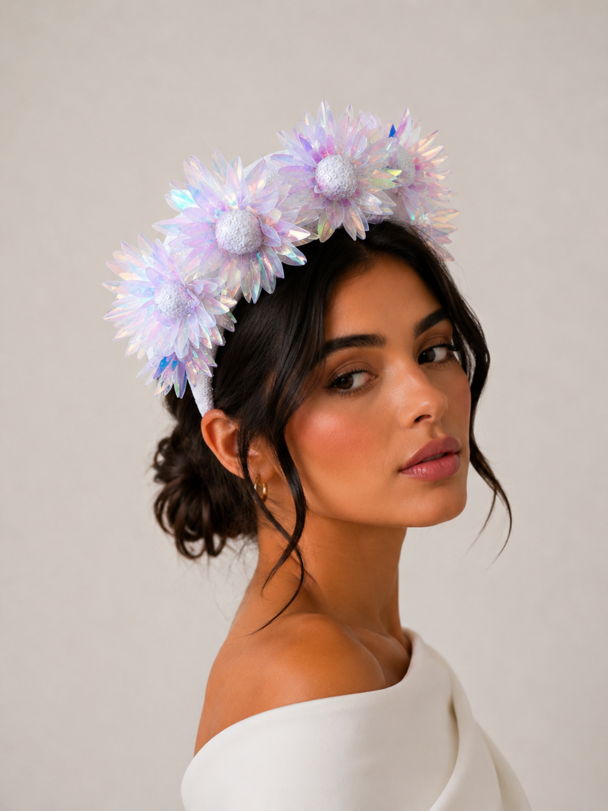 Model: LUMINA white floral racewear headpiece