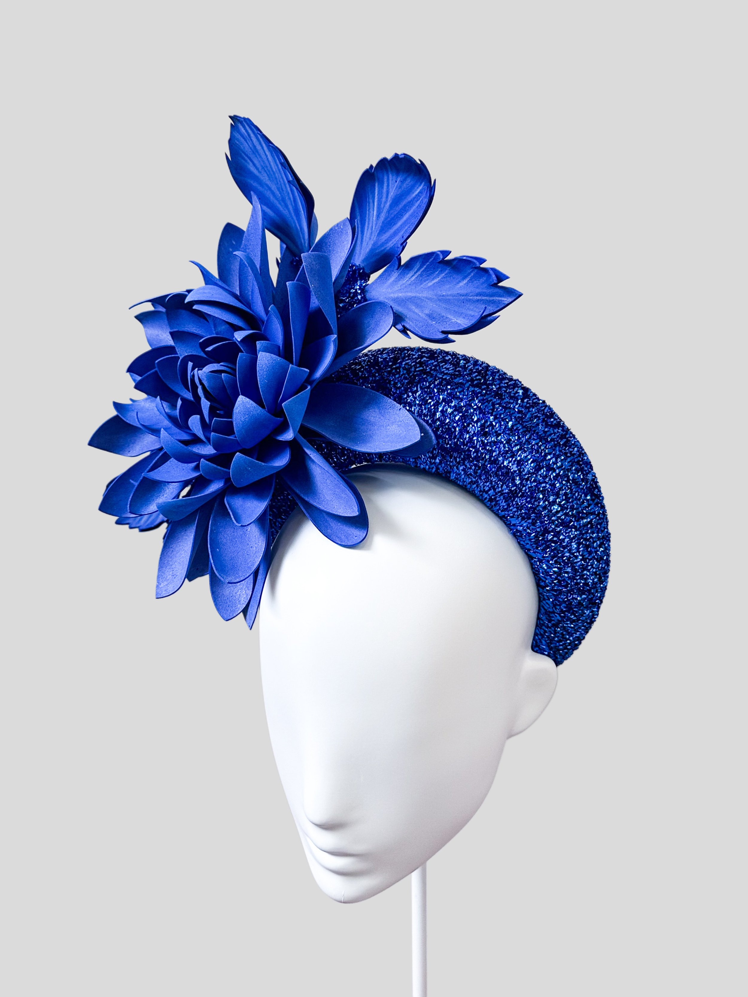 Right side view of the eye-catching OcéanoAzul blue metallic halo headband, emphasising its vibrant blue colour and unique flower design.