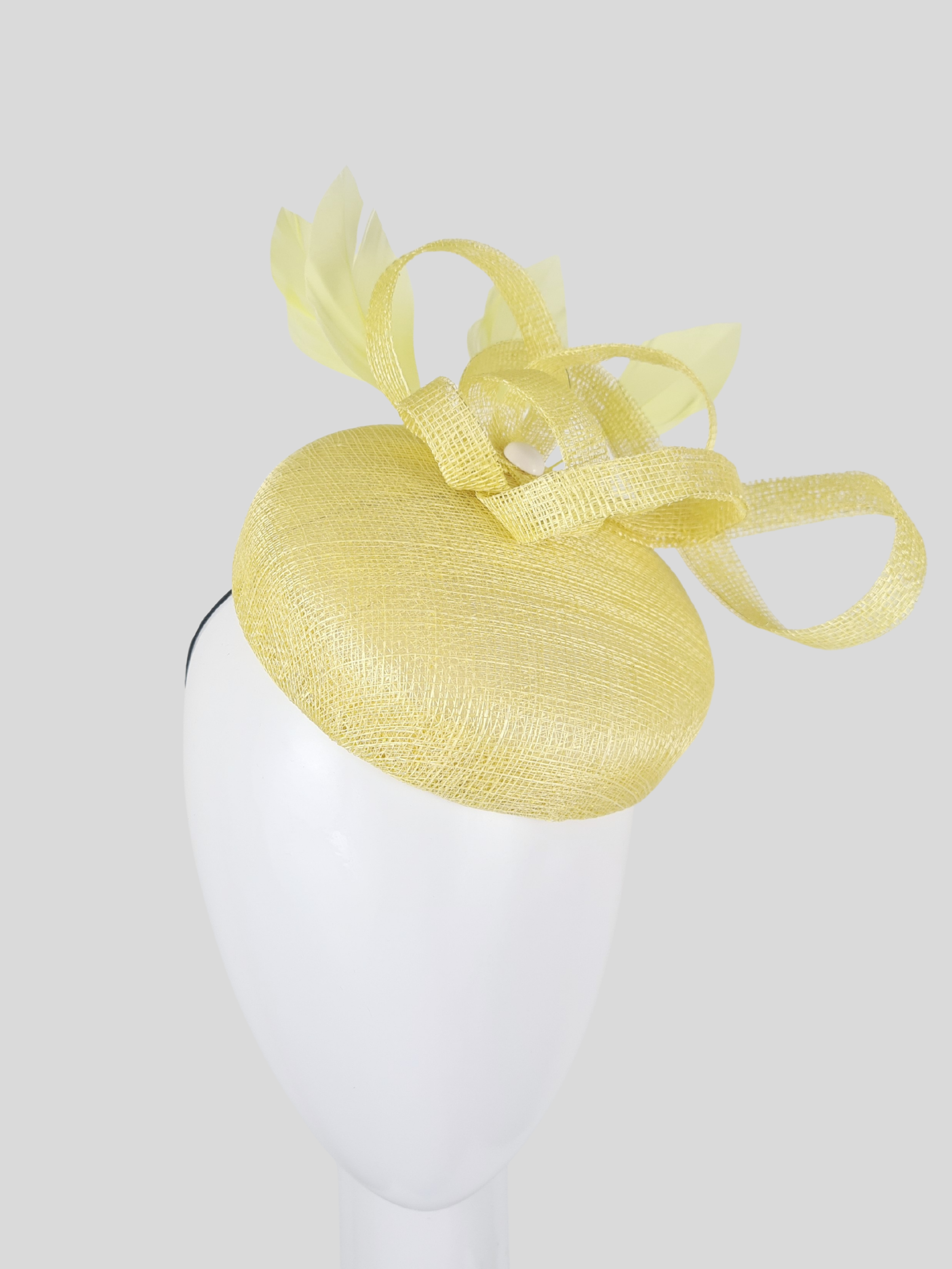 abril-sinamay-cocktail-hat-light-yellow-front-view.png
