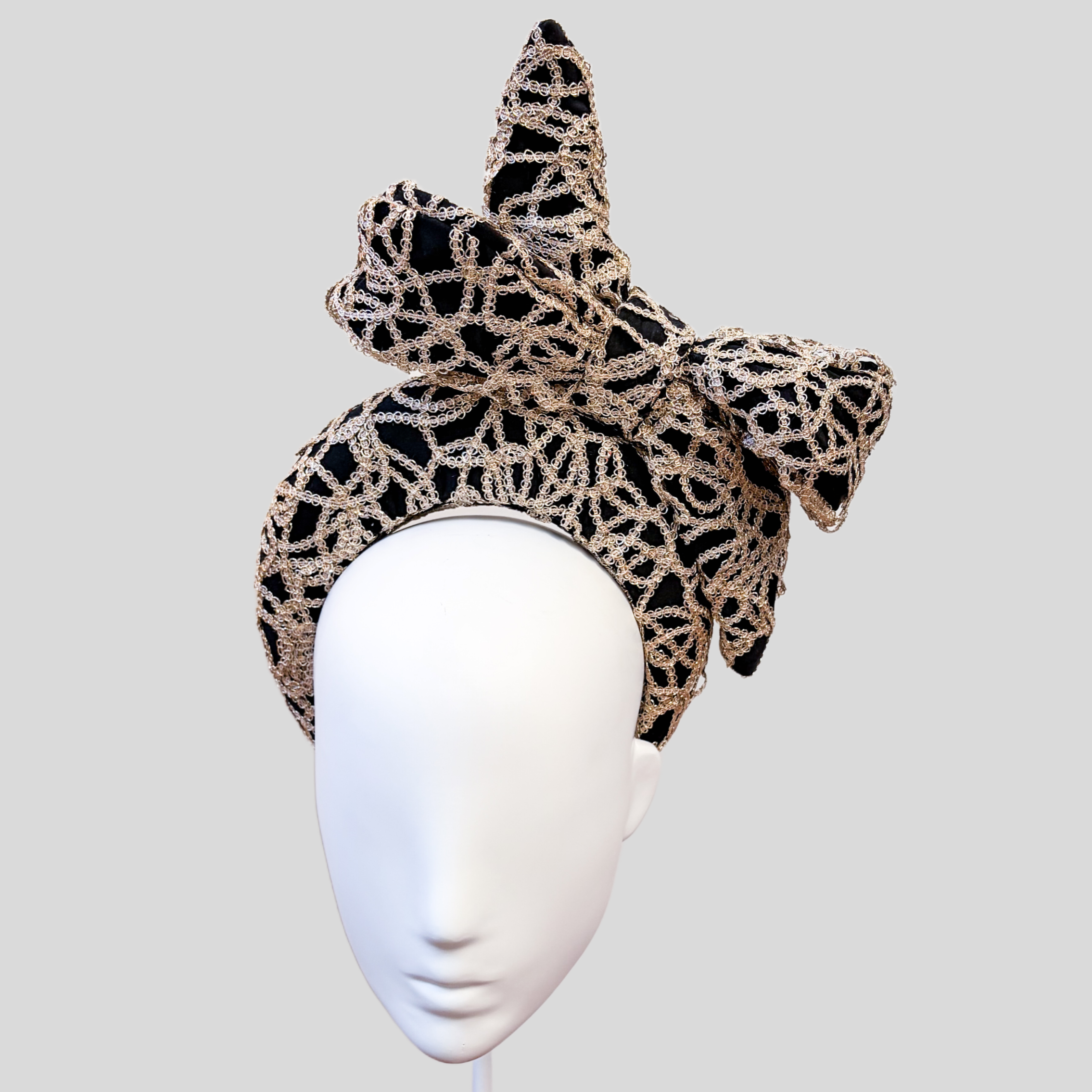 Black & Gold Lace Halo Headband with Modern Bow - Lueur Dorée Noire