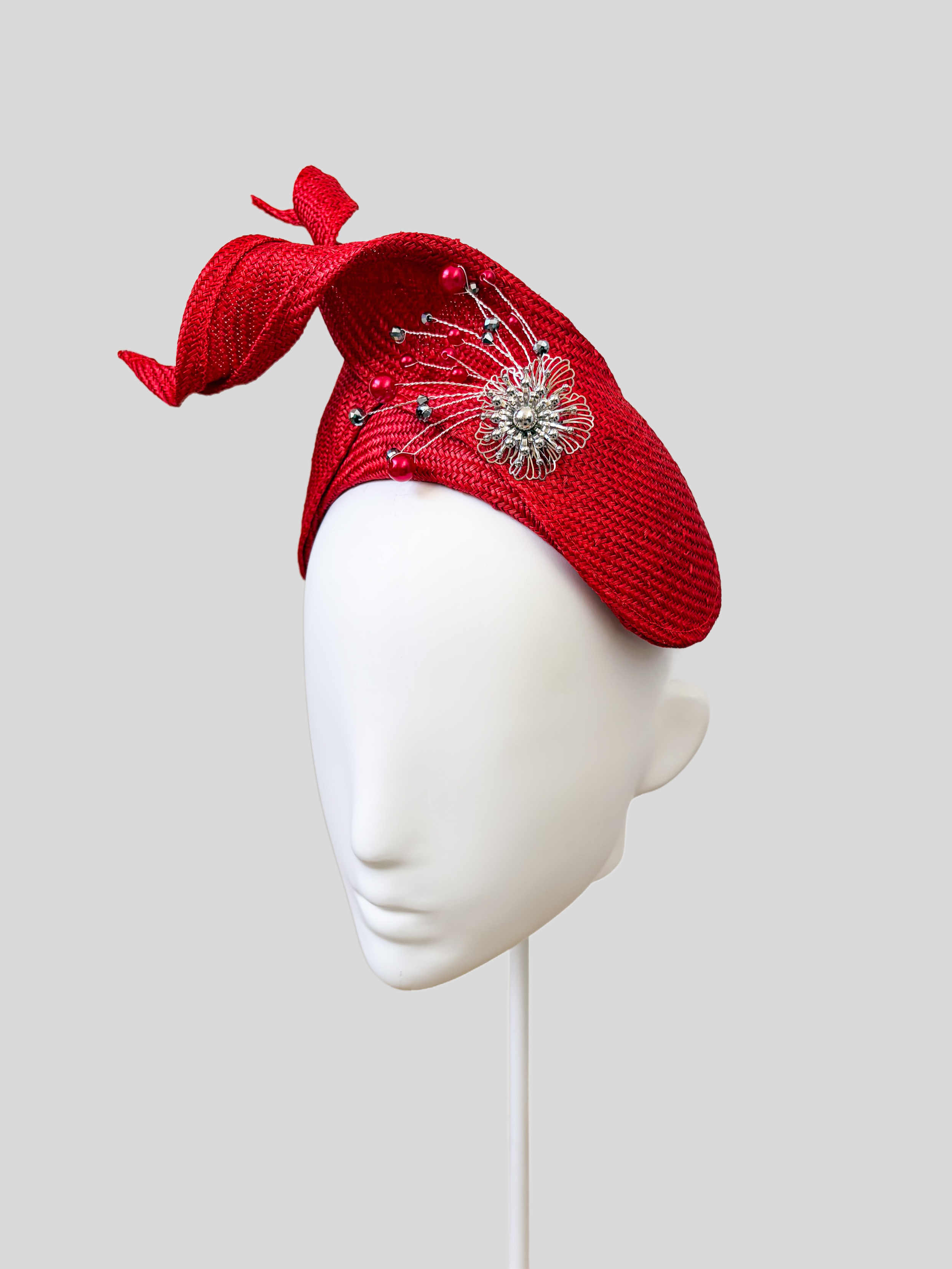 Right: Right-side view of the SÉLÈNE Ruby Parisisal bandeau headband highlighting its rich ruby-red finish and silver embellishment.