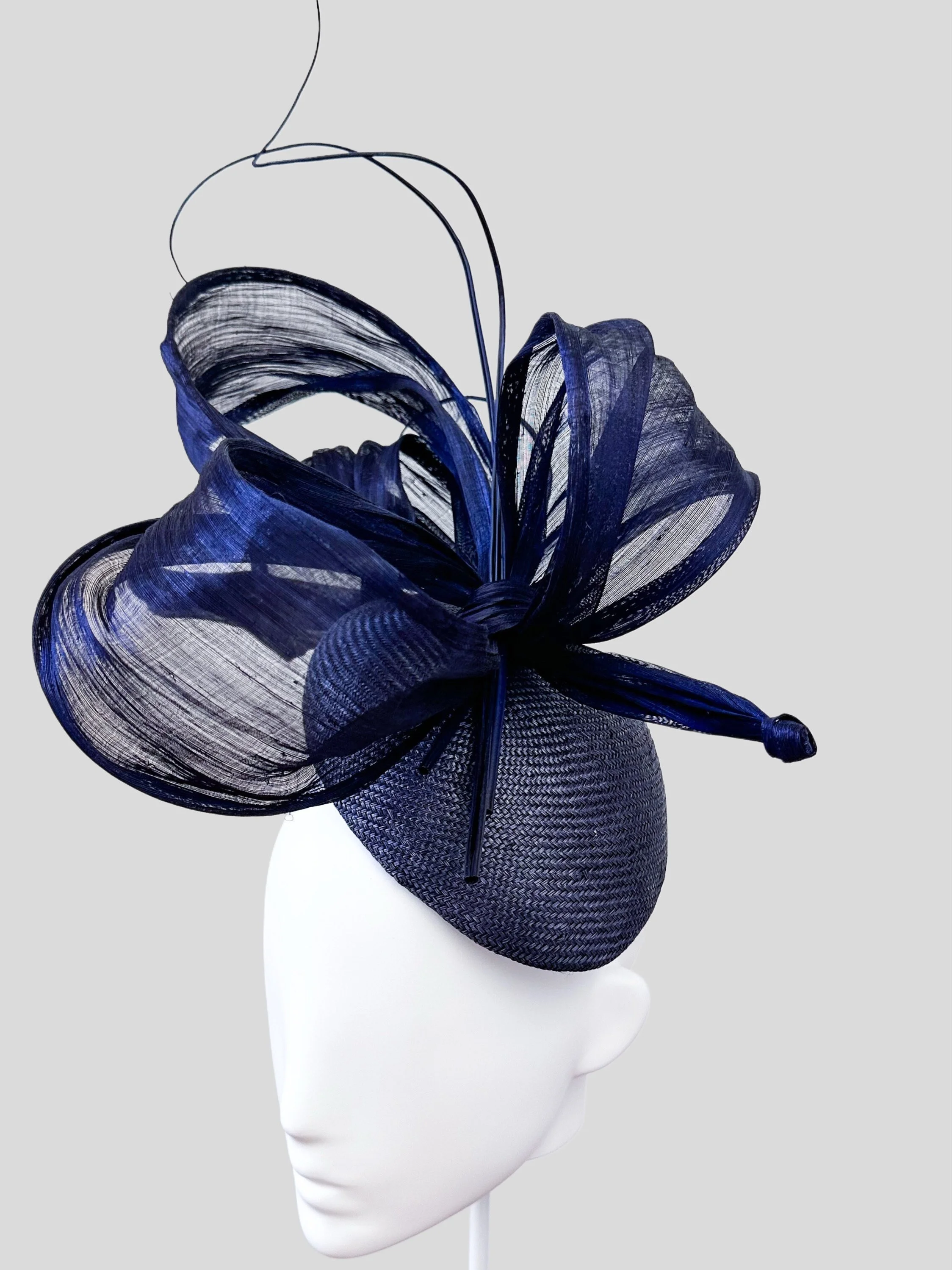 Right profile view of the "Onda Blu" face hugger. See the opposite side, highlighting the symmetry and the lightweight design of this navy blue headpiece.