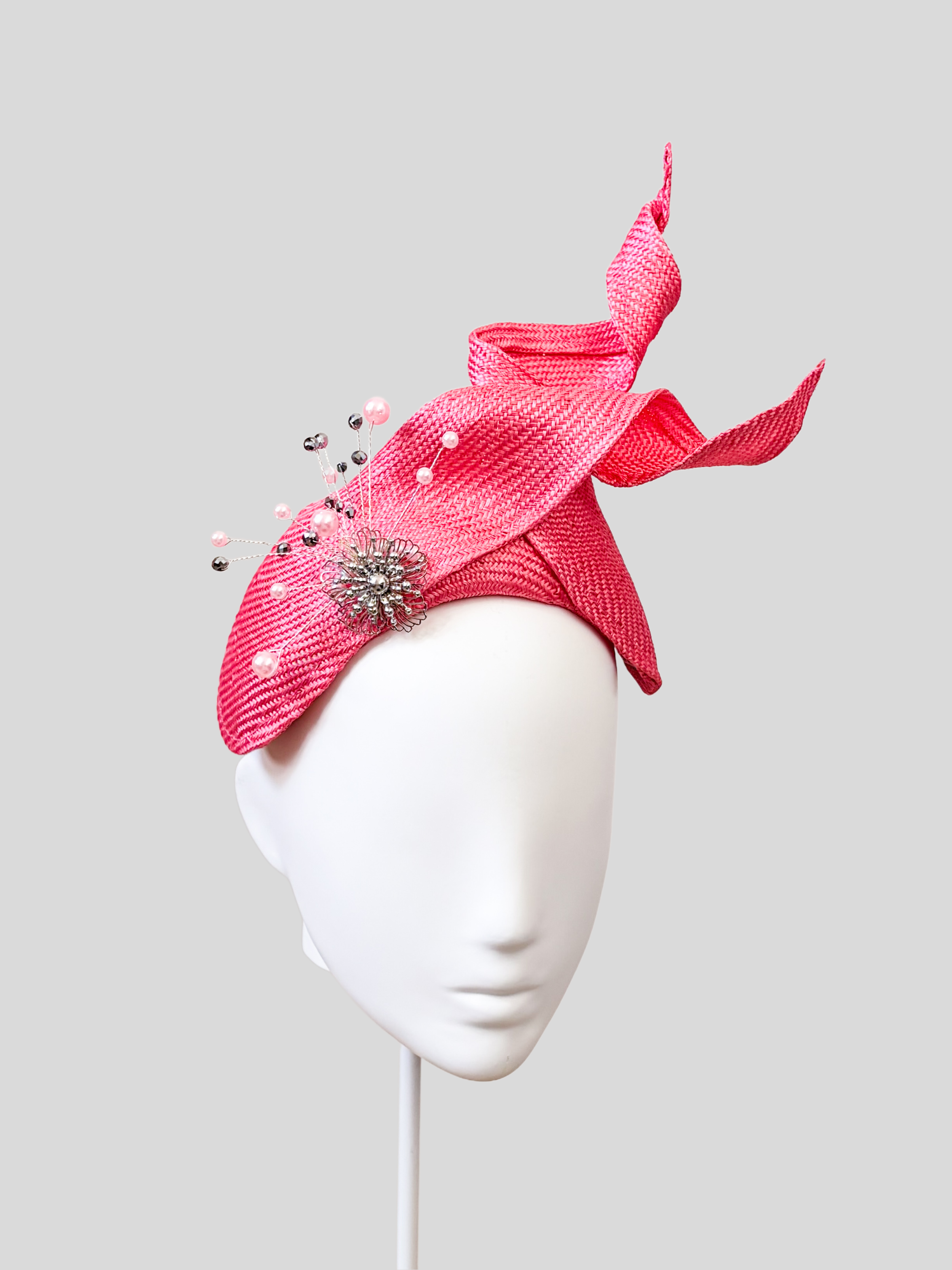 Left: Side view of the SÉLÈNE Rose Parisisal bandeau headband showcasing its twisted sculptural Parisisal detail.