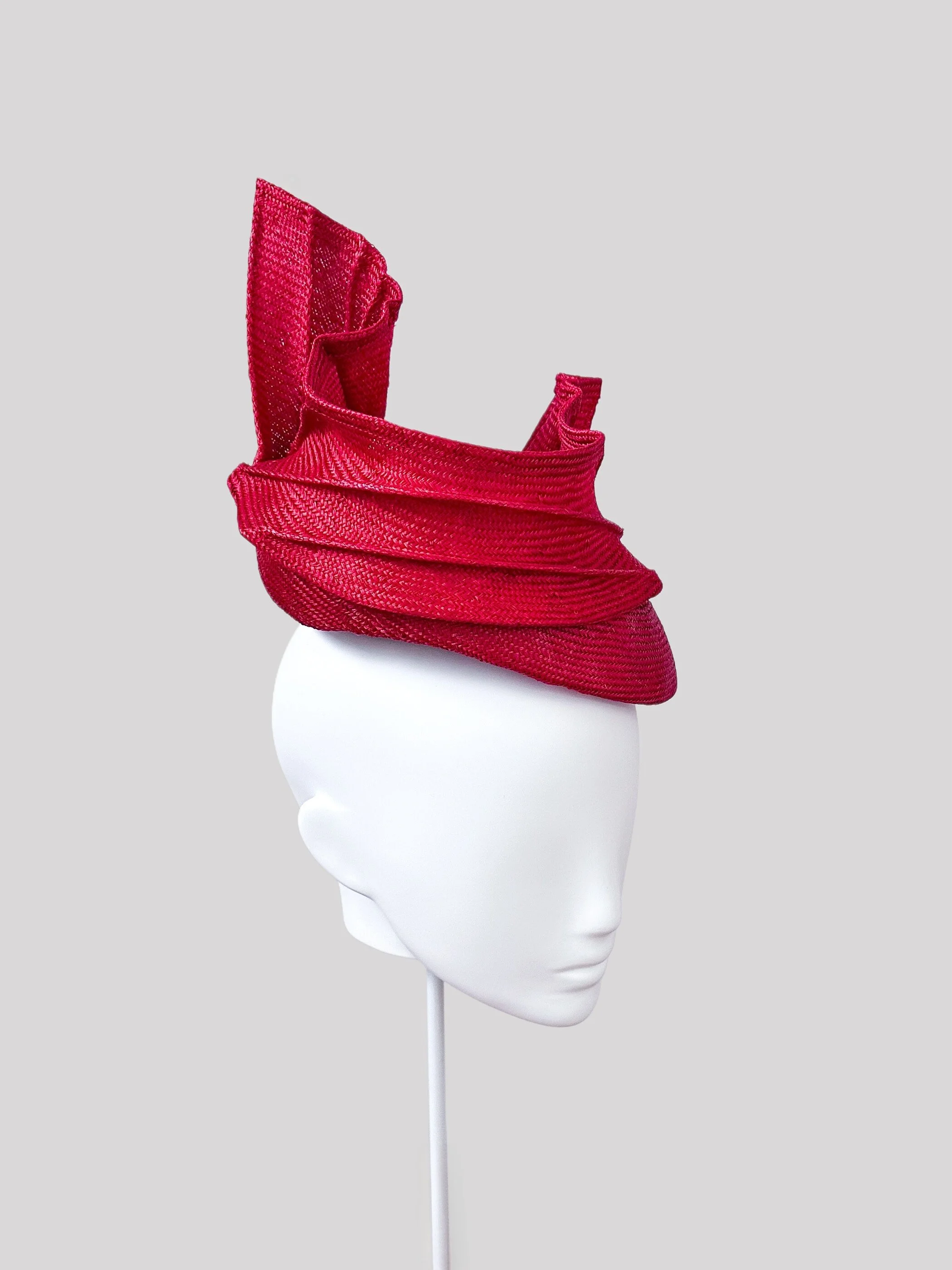 Left profile view of the "Onde Rosse" face hugger. Observe the flow of the dark red parisisal and the dimension created by the pleated detailing.