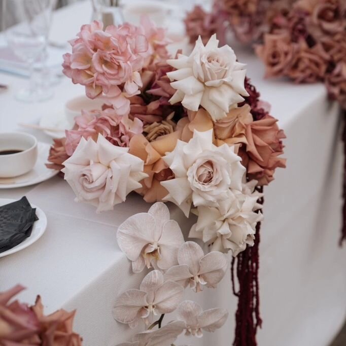 Eva and Ben's wedding at Acacia Ridge Vineyard, Yarra Valley, blooms with blush, moab, and pops of barista roses. 
Learn how we extend the beauty of the ceremony florals onto the bridal table, not only ensuring a seamless design but also providing a 