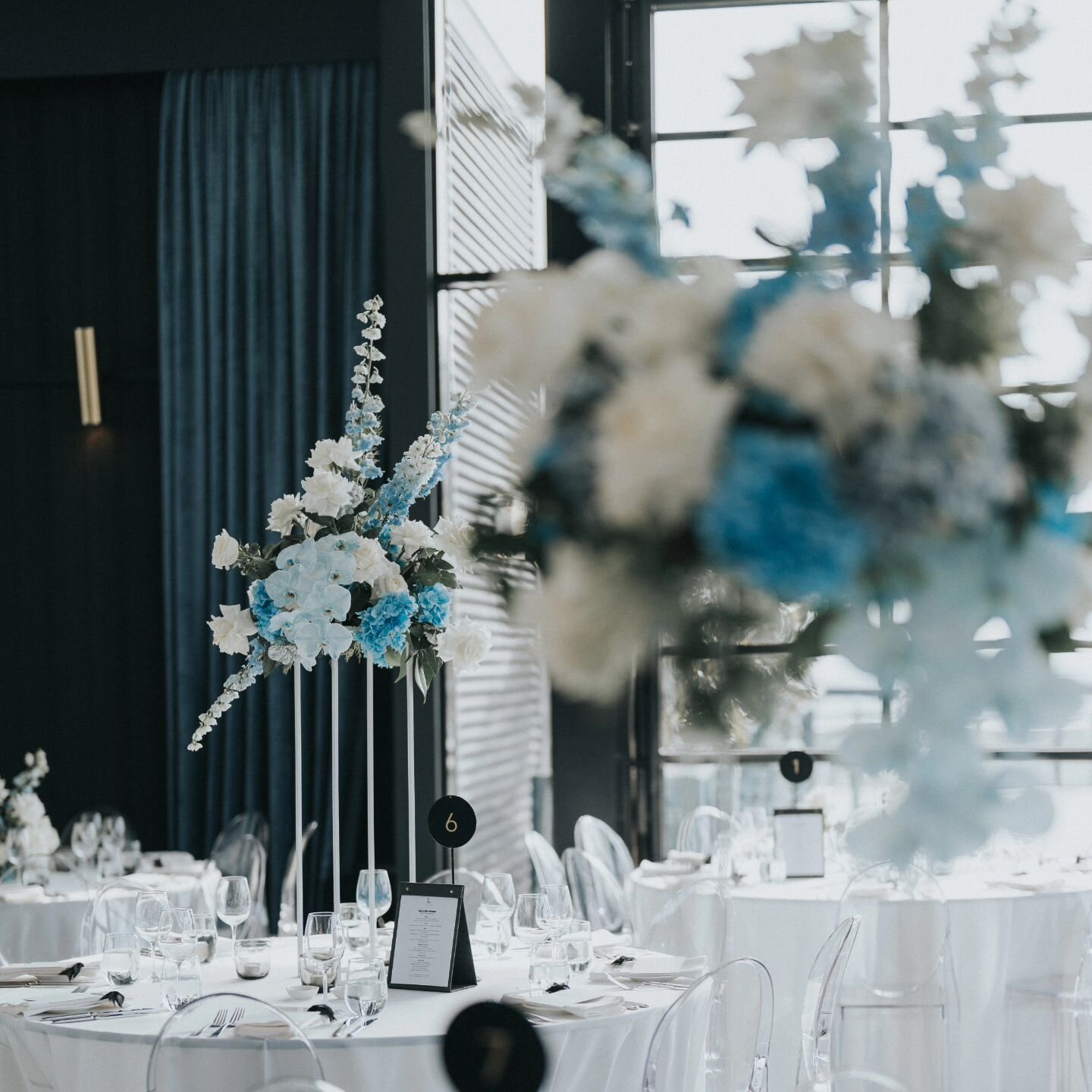 By mixing taller centrepieces with shorter ones, you can create a visually dynamic display without exceeding your budget. This not only adds depth and dimension to your decor but also allows you to stretch your floral budget further, ensuring that yo
