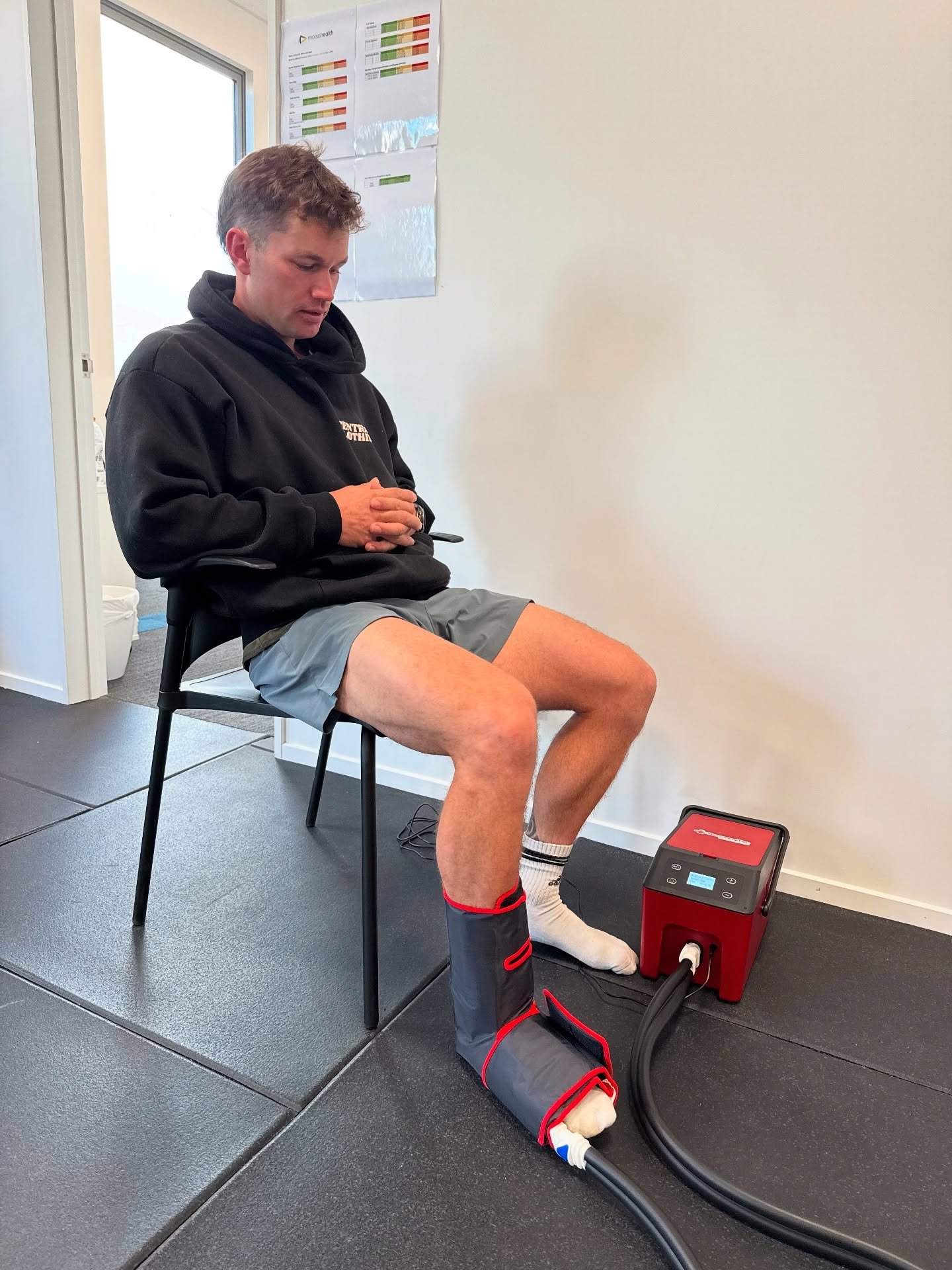Rolled your ankle? We’ve got you covered ❄️🦶
The CryoPush cold-compression wrap combines targeted cooling and compression to reduce swelling, ease pain, and speed up recovery from acute ankle injuries.
No melting ice packs, no mess — j