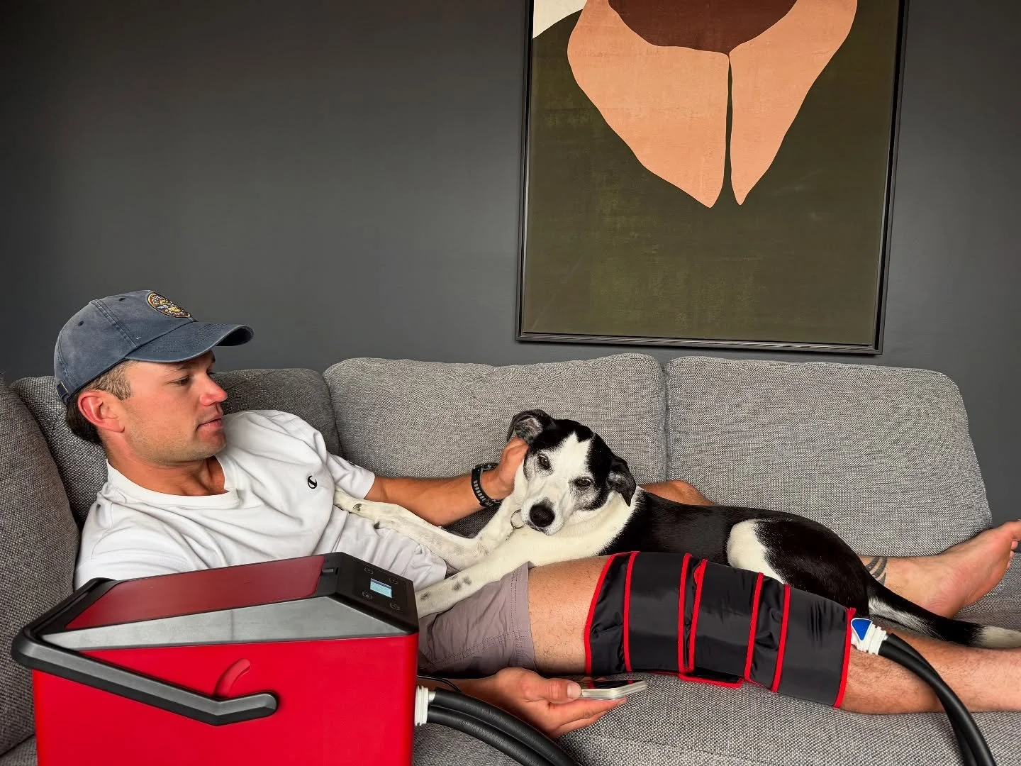For Cryo
Focus on your recovery at home, your dog will thank you for it! 🐶
With the CryoPush, you can:
Reduce swelling
Speed up recovery
Ease joint pain
Reduce pain
How it works: The CryoPush uses cold + compression to flush out inflammation and