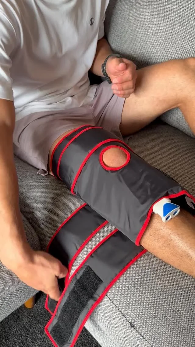 Knee surgery recovery starter pack🩼 
▪️Compex Muscle Stimulator – helps prevent muscle atrophy, improves activation, and promotes circulation to support faster return of strength. Evidence shows neuromuscular stimulation can significantly red