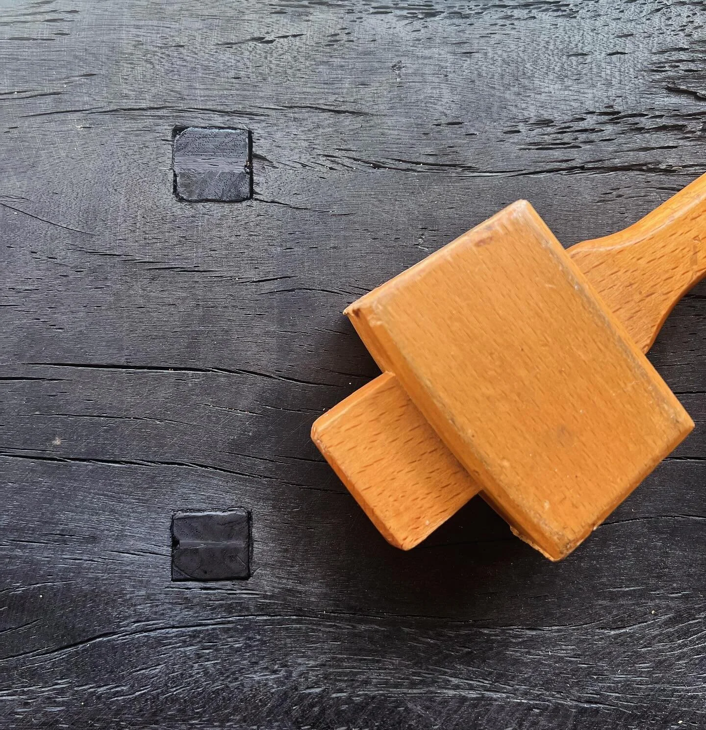 Details on this new bench made of burned rosewood. 

#australiantimber #furniture #handcrafted #australianmade #furnituremaker #design #furnituredesign #woodworker #woodworking #timber