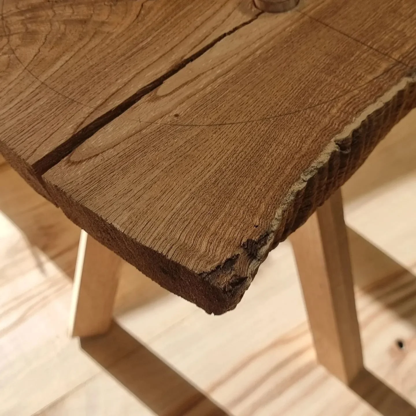 The workshop was in need of a piece of furniture this week. So, after a design consult with our lead designer, a little white cedar stool was born

#australiantimber #furniture #handcrafted #australianmade #furnituremaker #design #furnituredesign #wo
