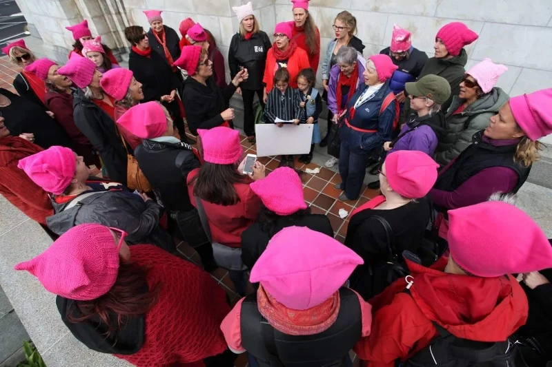 Singing with the brass lions at one of our National monuments by parliament.&nbsp;