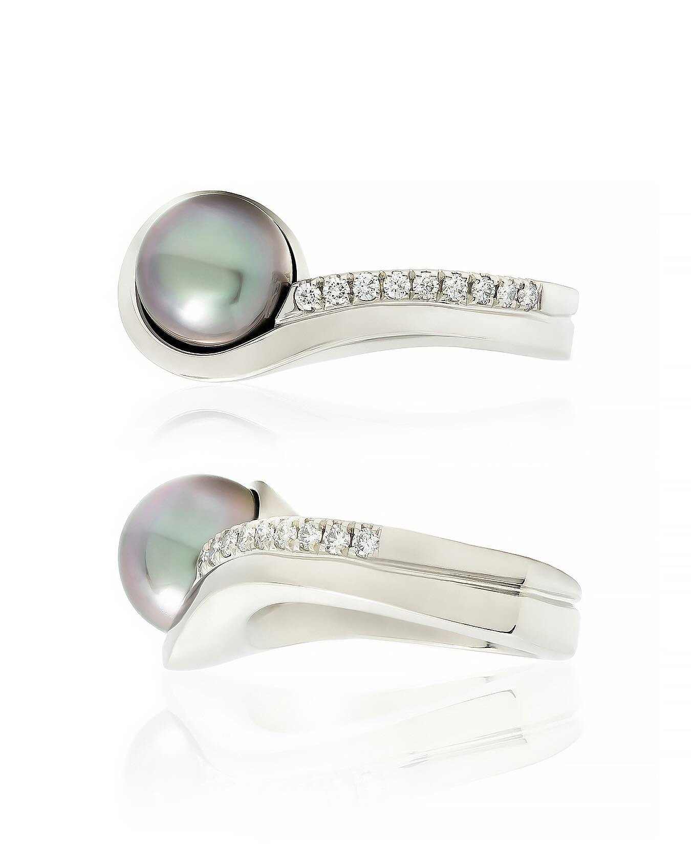 Pearl &amp; Diamond Ring

Pearl : Black Tahitian - 10mm
Diamonds : .18ctw - VS1 - D/E
14kt White Gold
$6,000

Big Island Jewelers
Fine Jewelry - Made by Hand
#madeinhawaii