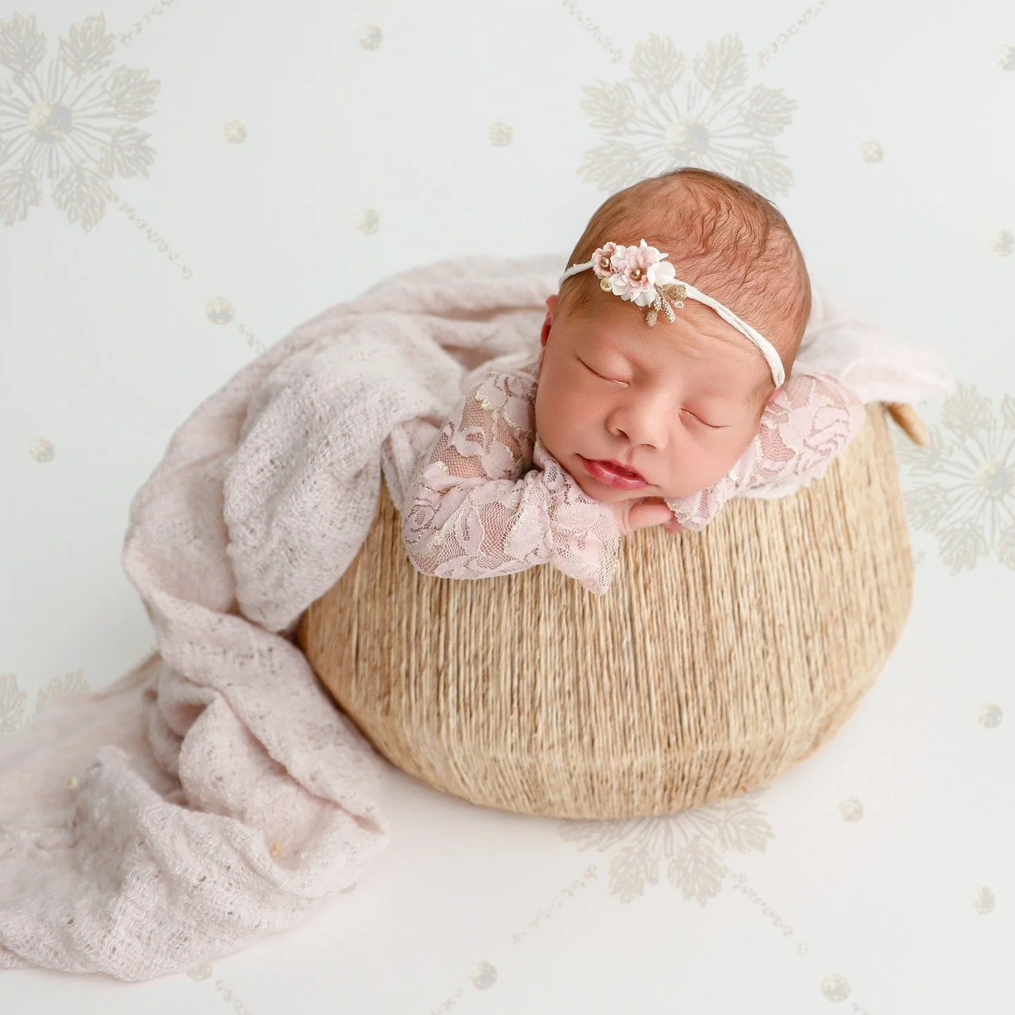 Barcelona beauty 🌸
Booking newborn sessions in NY &amp; California &rarr; www.anabrandt.com
Photographers: my Floral Texture Collection + tutorial is 50% off today only!
Comment &ldquo;link&rdquo; for instant access 💕