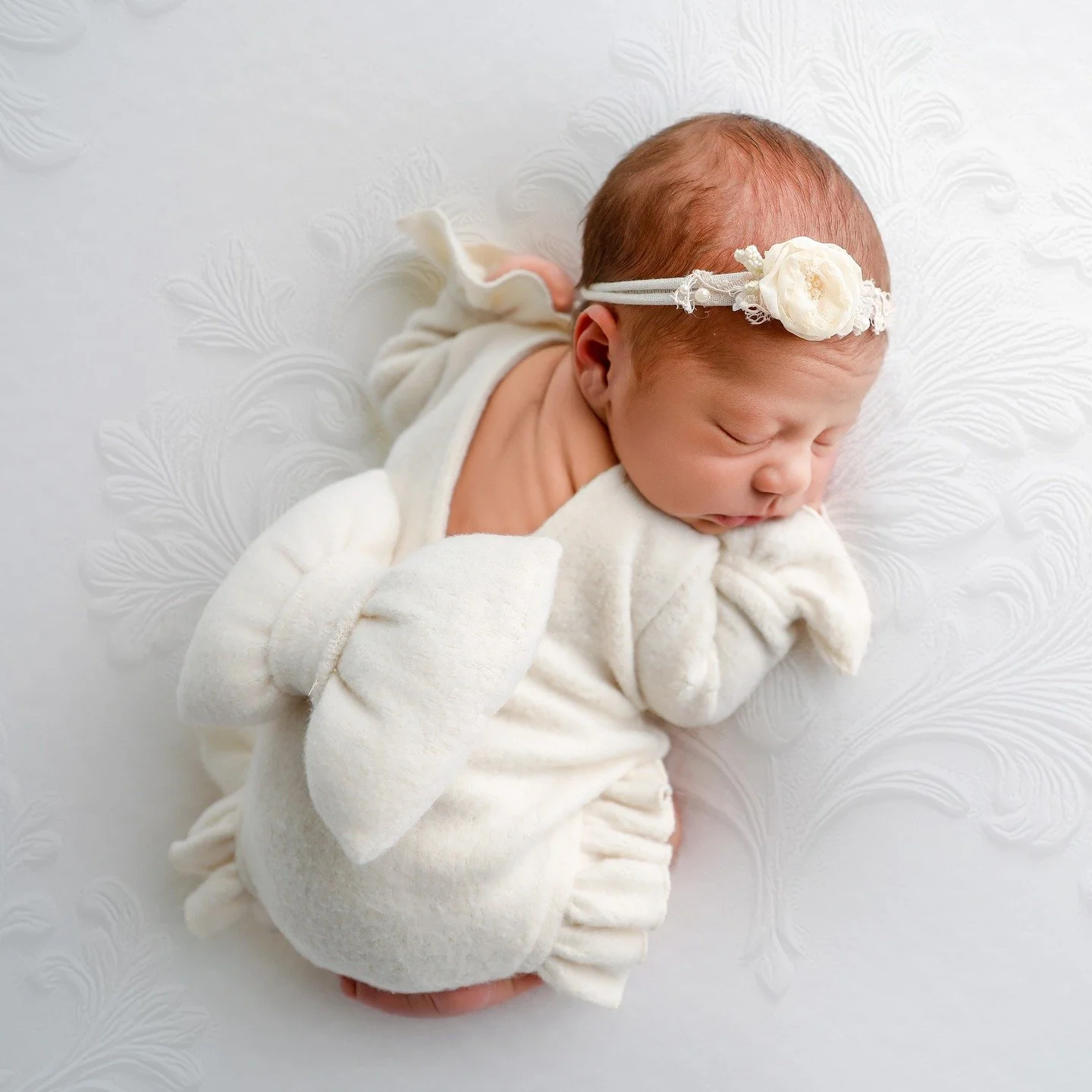 Gorgeous baby photographed in Barcelona, Spain ✨
For newborn session info in New York or California, visit www.anabrandt.com.
Want to add a touch of magic to your own photos? 🌷 My new Floral Texture Collection + tutorial is 50% off for 24 hours!
Com