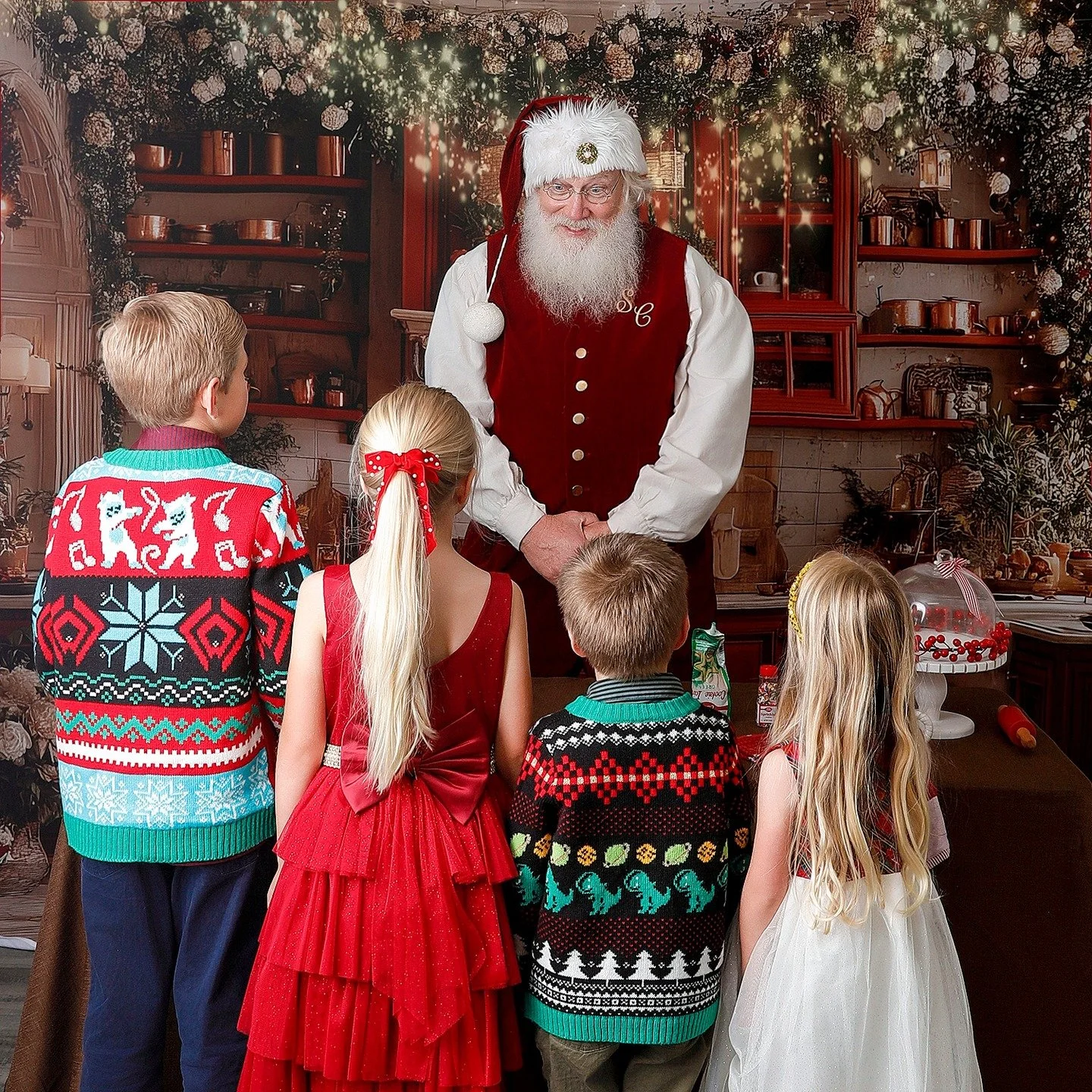 Santa 2025 is fully booked! 🎅
We&rsquo;ve already opened bookings for Santa 2026 and sent out emails to our Lifetime Members, Baby Club families, and all of our clients. With thousands on our email list and fewer than 50 spots available for next yea