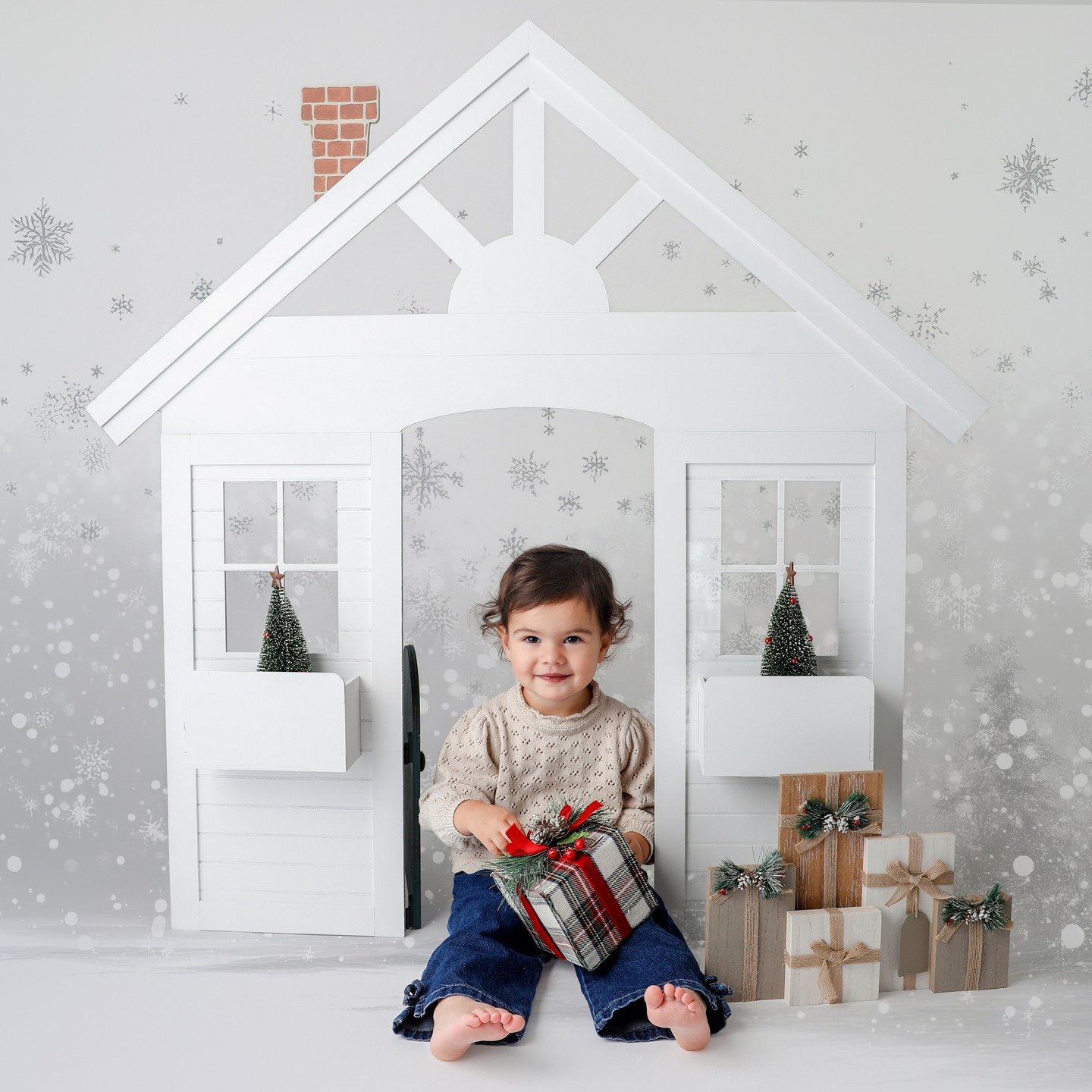 Here she is...so many people asked to see the photo of this darling. I have been using a tickle monster for about 18 years or more...nothing new and it works 99% of the time. She was back for her brothers newborn session and we were just testing the 