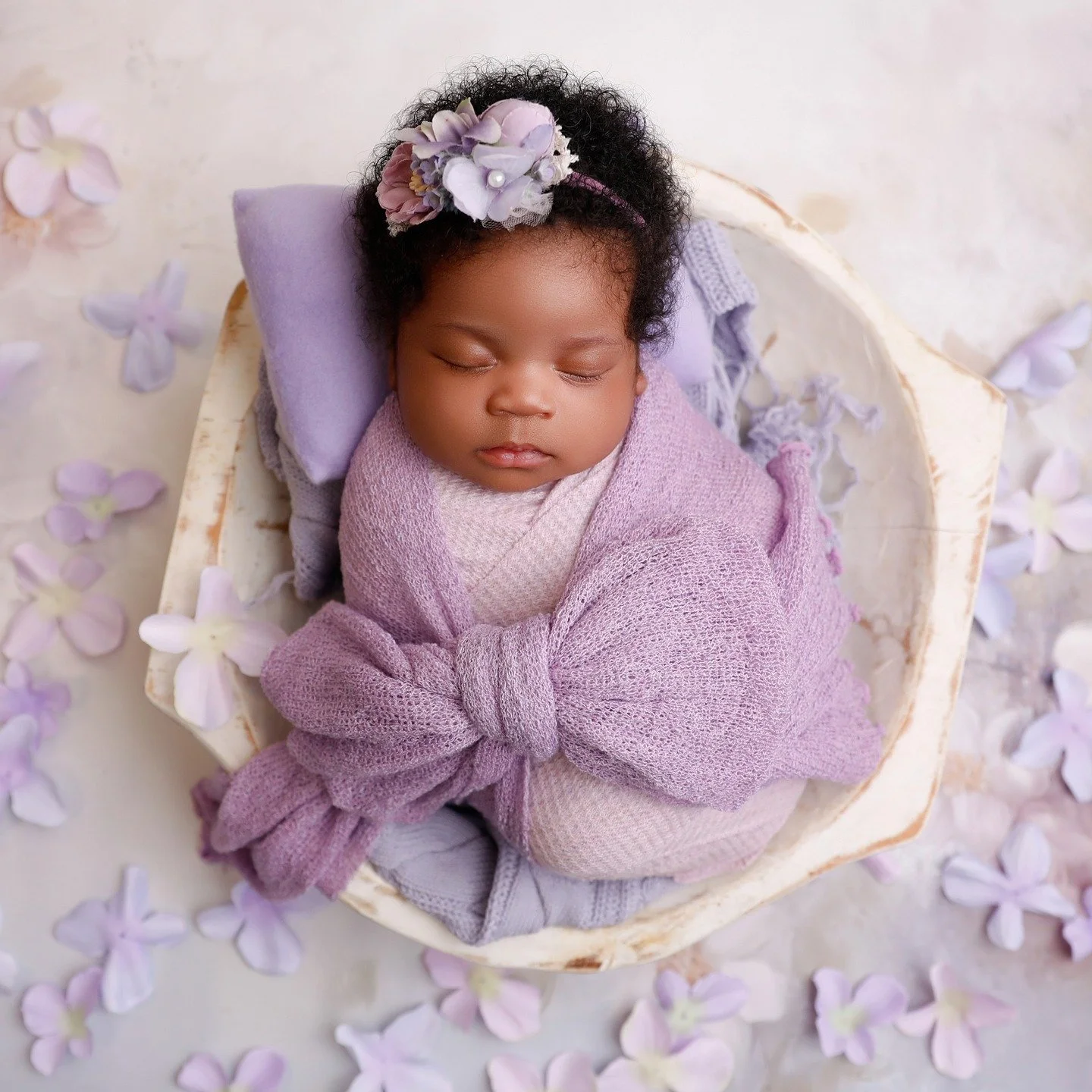 Isn't she gorgeous? Baby DeJera one month of pure goodness. www.anabrandt.com booking for 2026