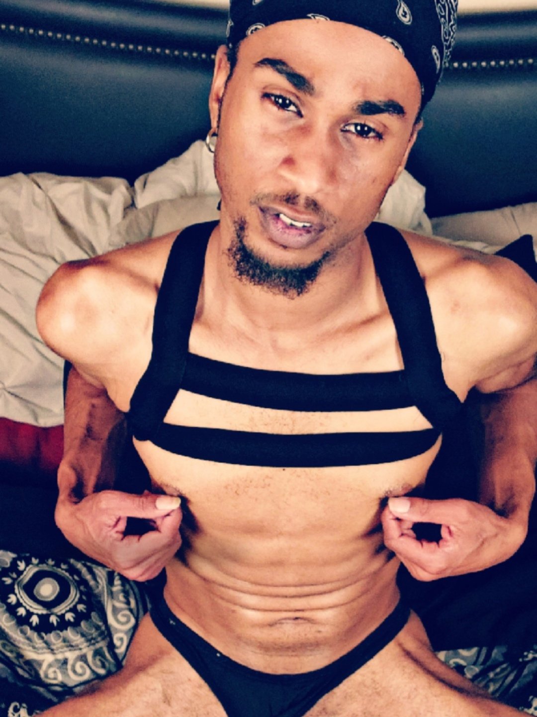 Midnight Moans with Black Statik
